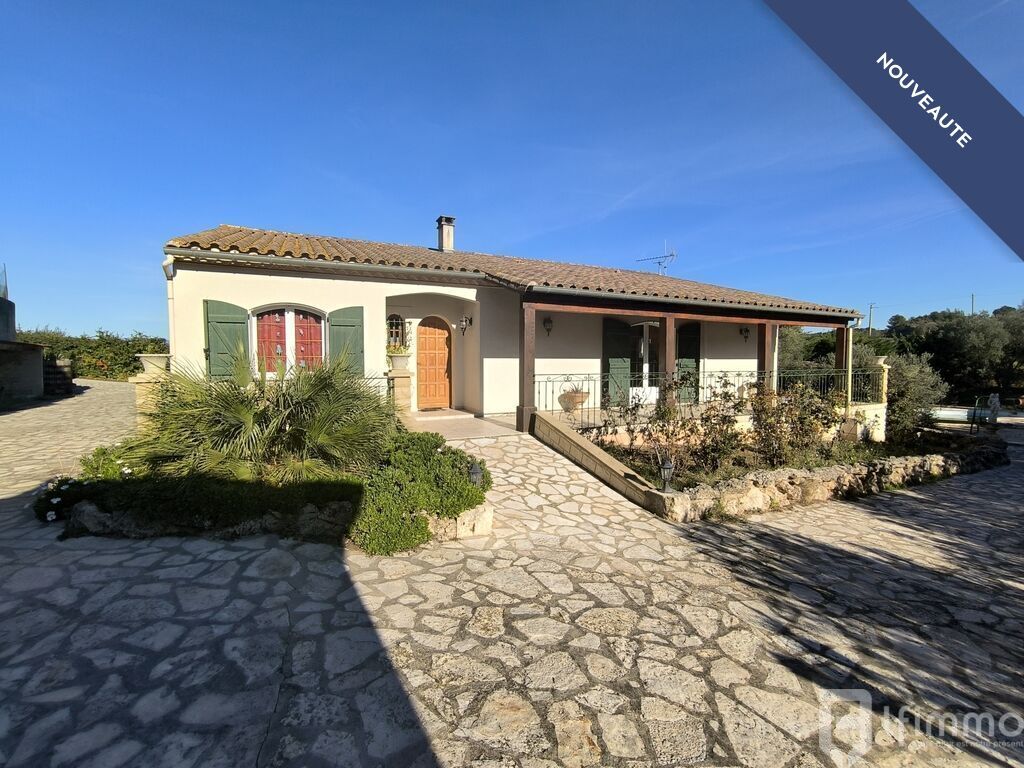 Villa d'exception de 140 m2, jardin de 3006 m2 arborés, et pisci