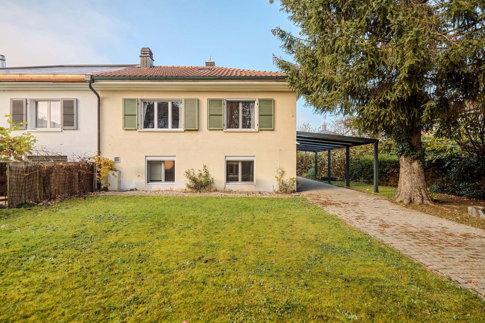 DOPPELEINFAMILIENHAUS AN BESTER LAGE IM BERNER BURGFELD