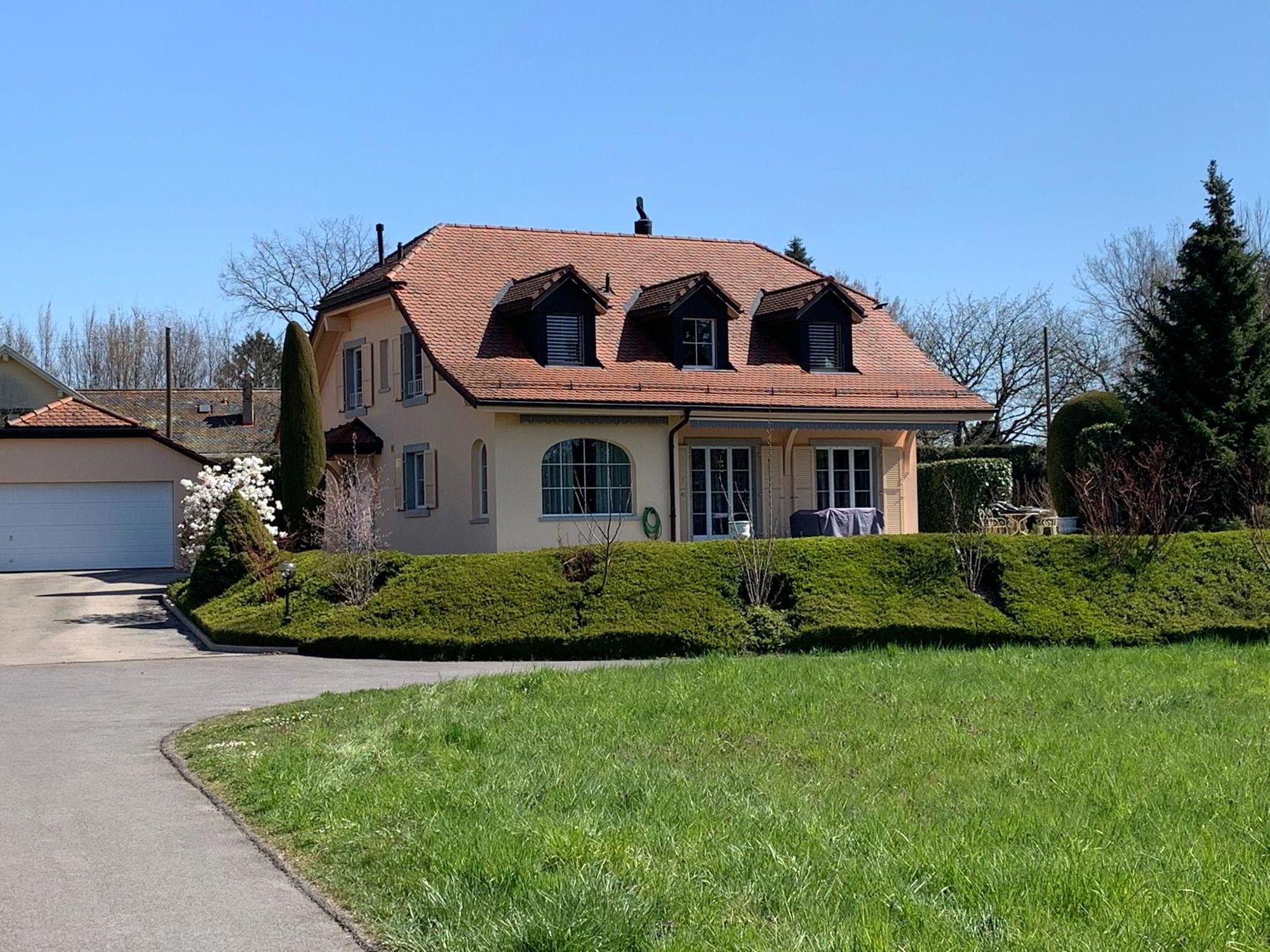 Individual villa with swimming pool