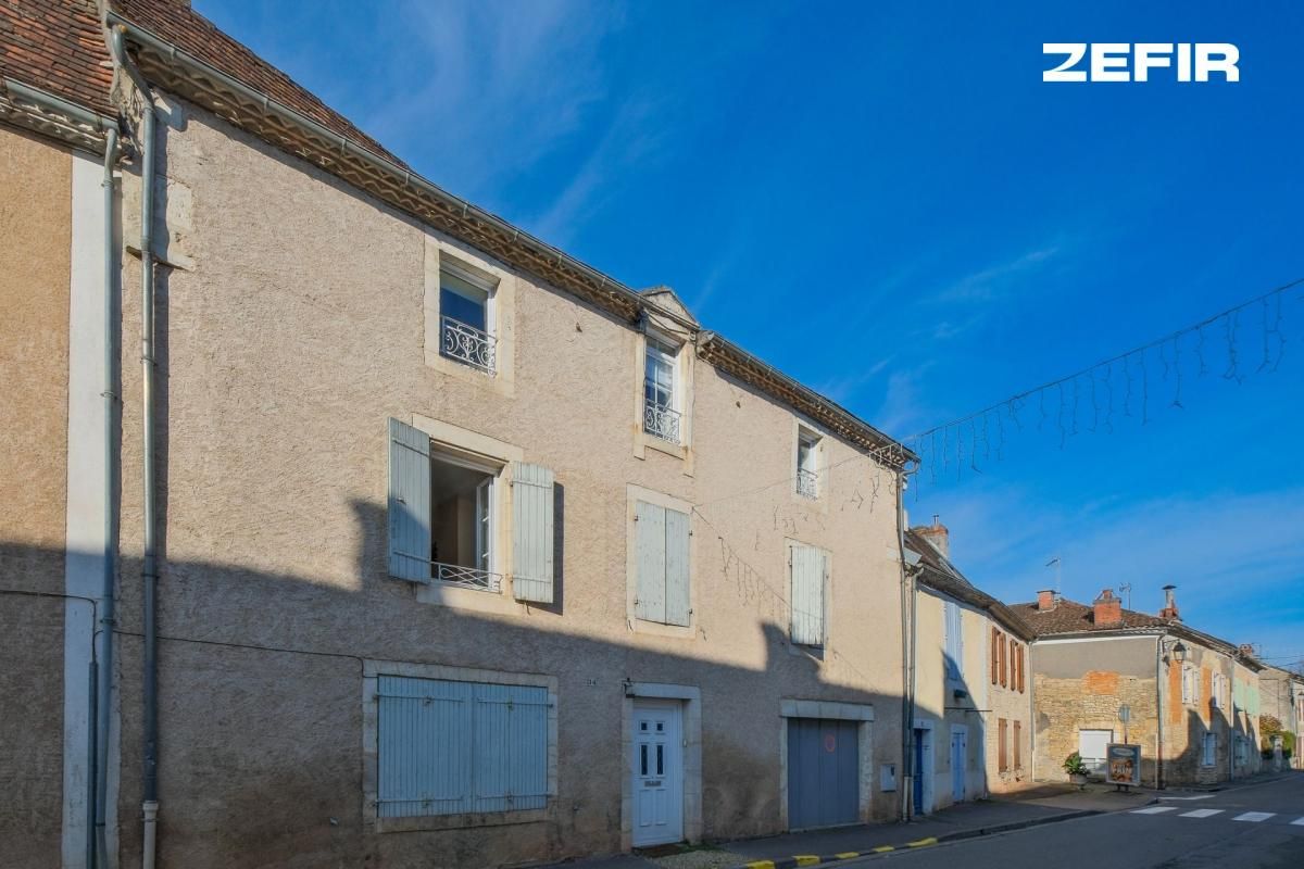 Maison de 7 pièces de 180 m2 en vente à Savignac-les-Églises - Idéal pour les familles