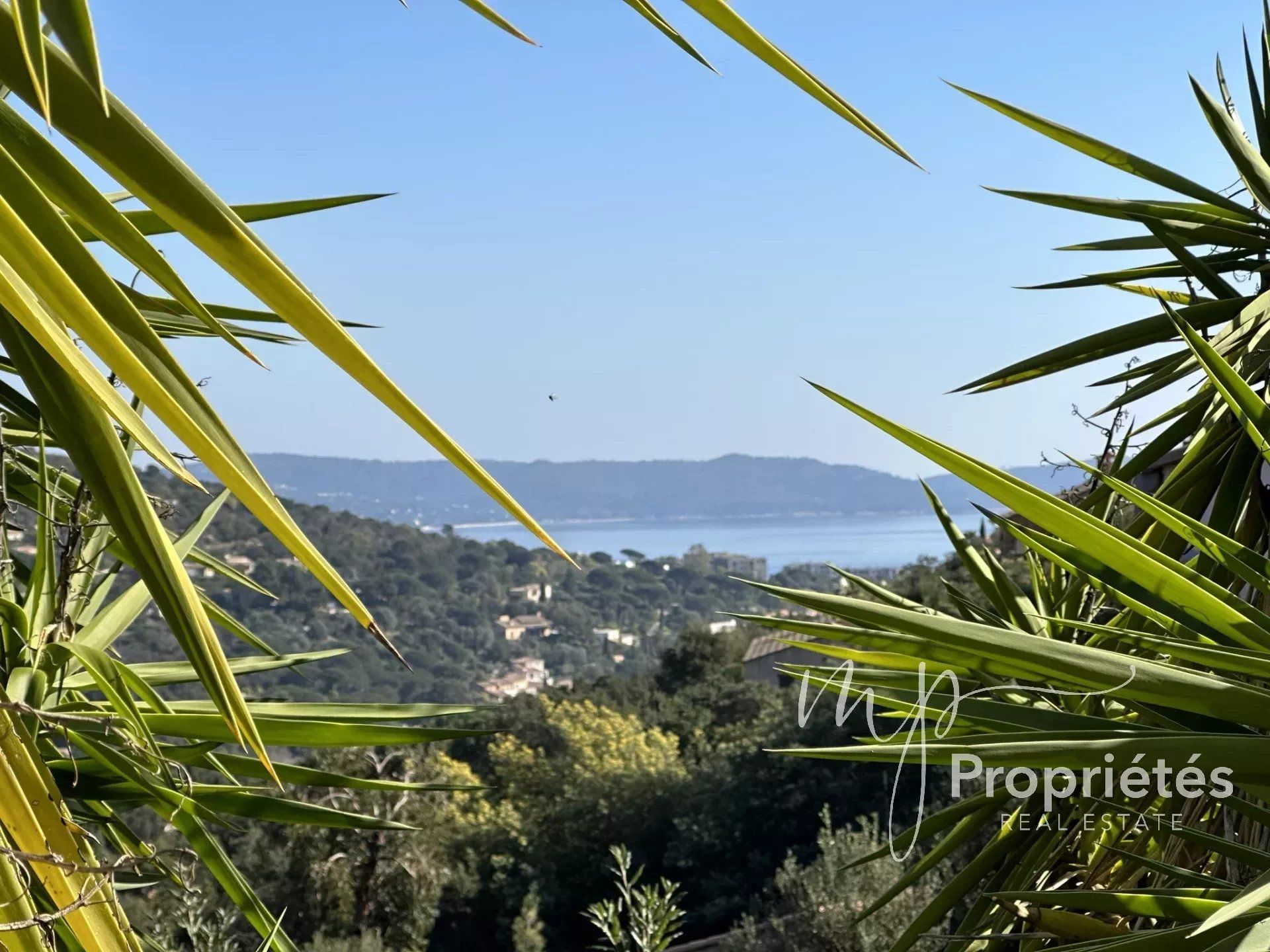 CAVALAIRE SUR MER Maison 7 pièces de 140m2 vue mer