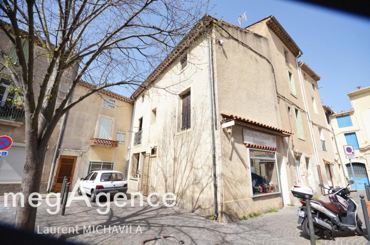 Grande maison de village avec boulangerie et garage