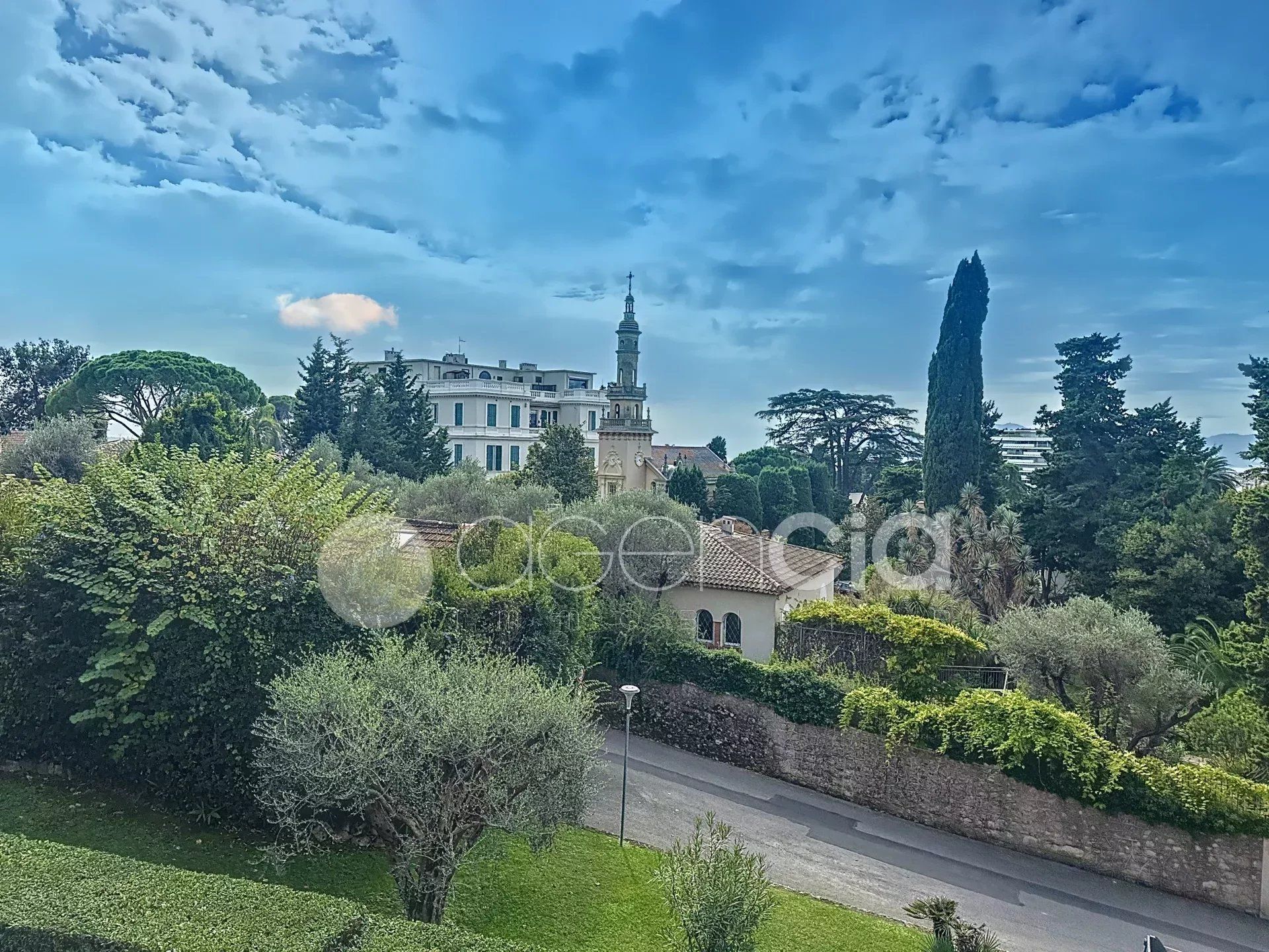 SPLENDID APPARTEMENT 4 PIÈCES  - CALME ET RÉSIDENTIEL - APERÇUE MER