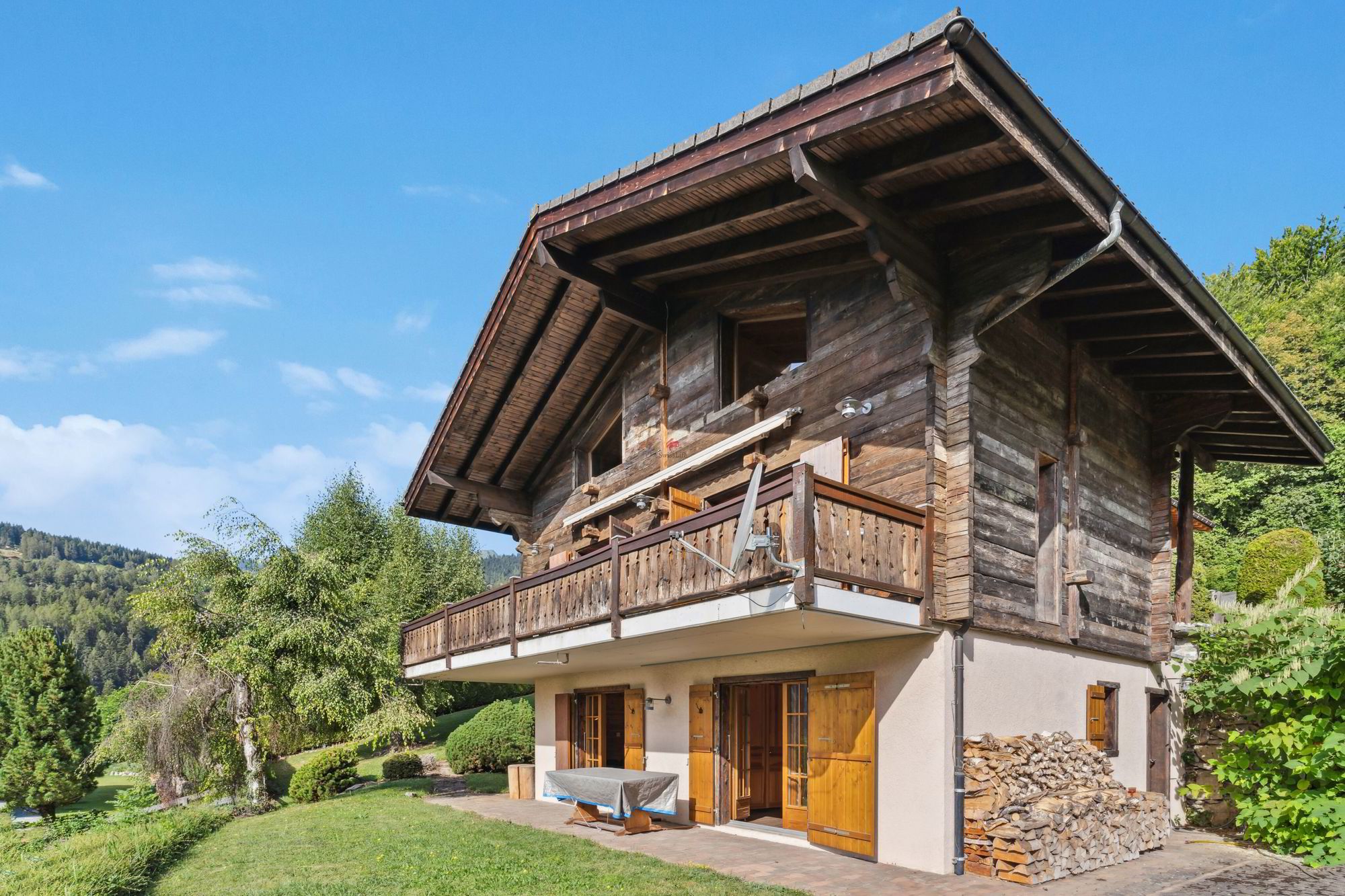 Magnifique chalet traditionnel de 5.5 pièces dans son parc paysagé