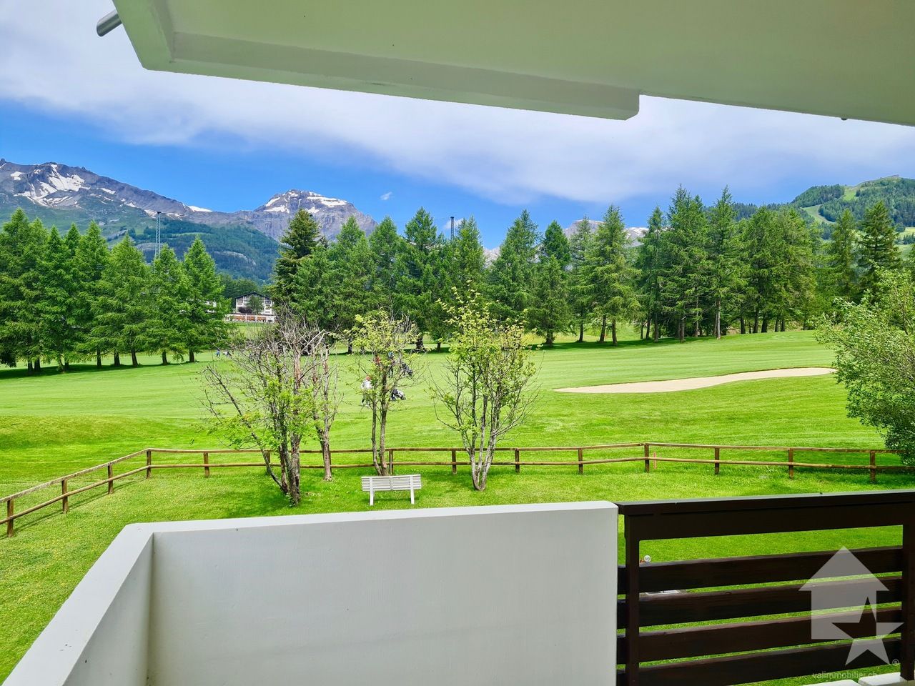 Appartement de 2 pièces en bordure du Golf avec un grand balcon