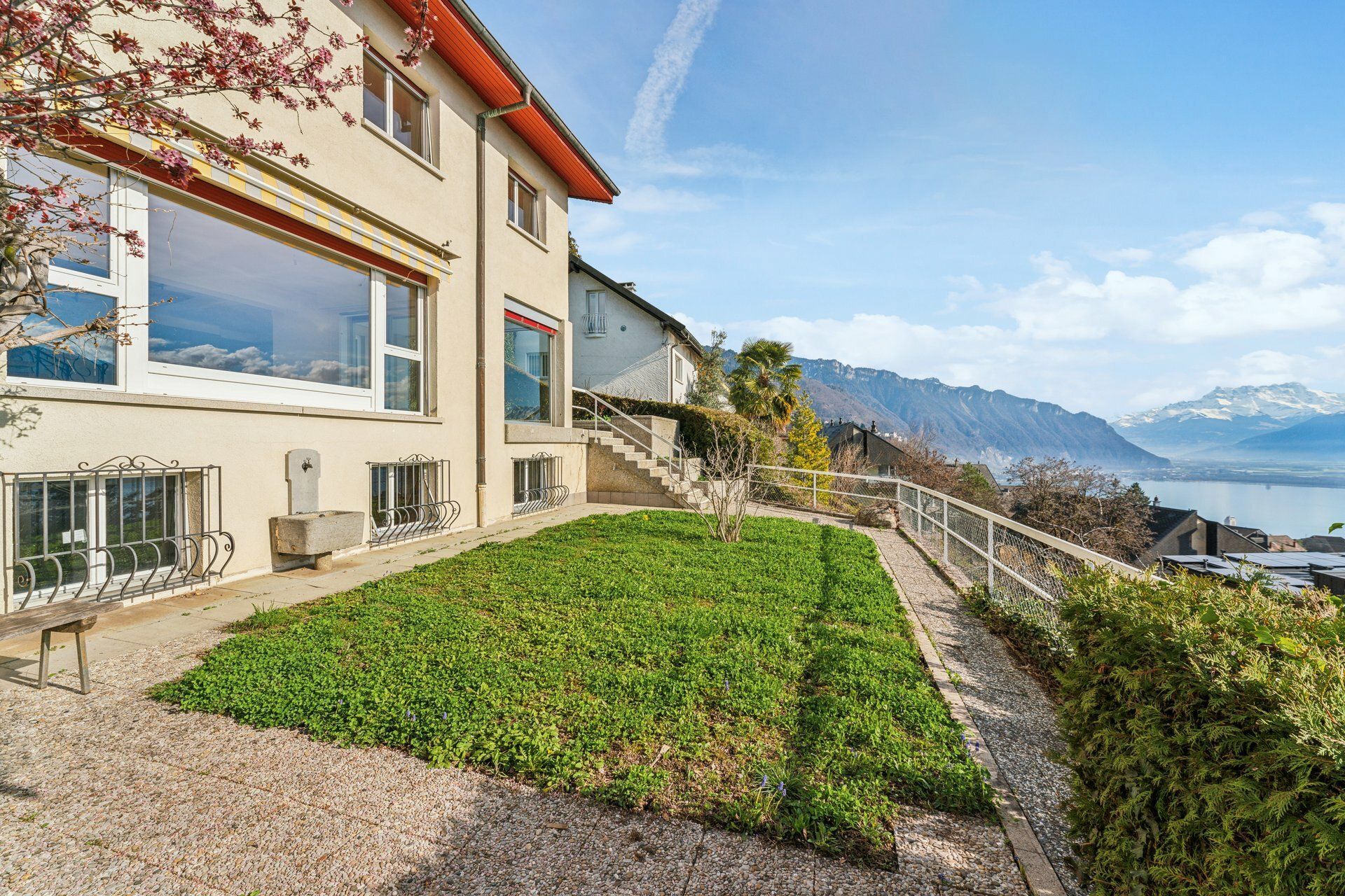 Villa individuelle de 260 m2, quartier calme avec magnifique vue lac