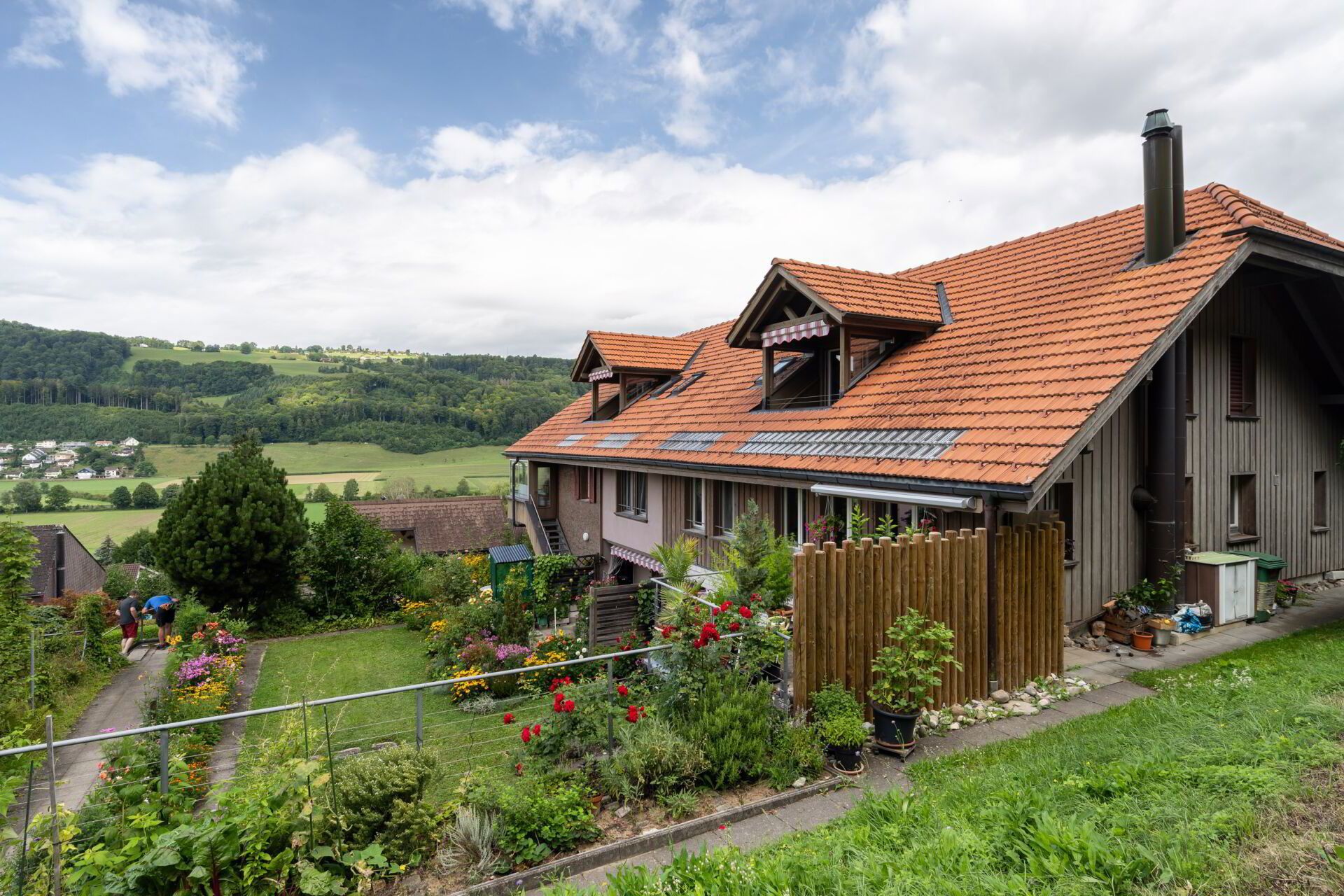 Attraktives Mehrfamilienhaus mit Einstellhalle