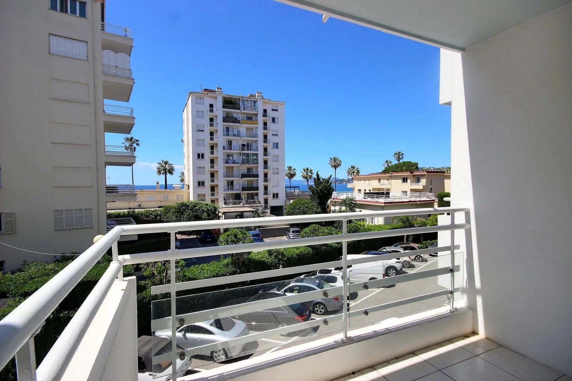 Appartement T2 terrasse Juan les Pins Front de mer