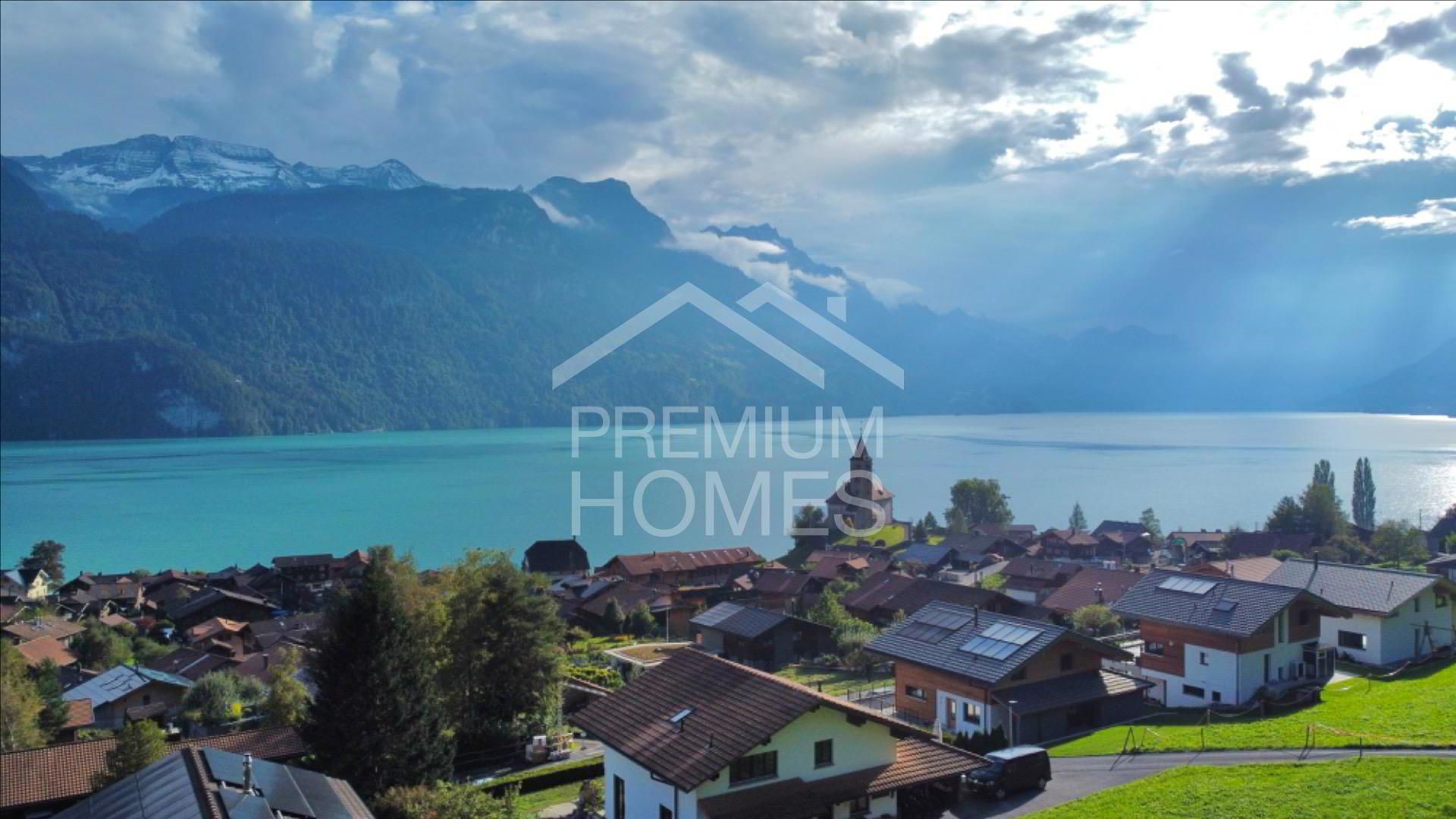 Building land with a view of Lake Brienz