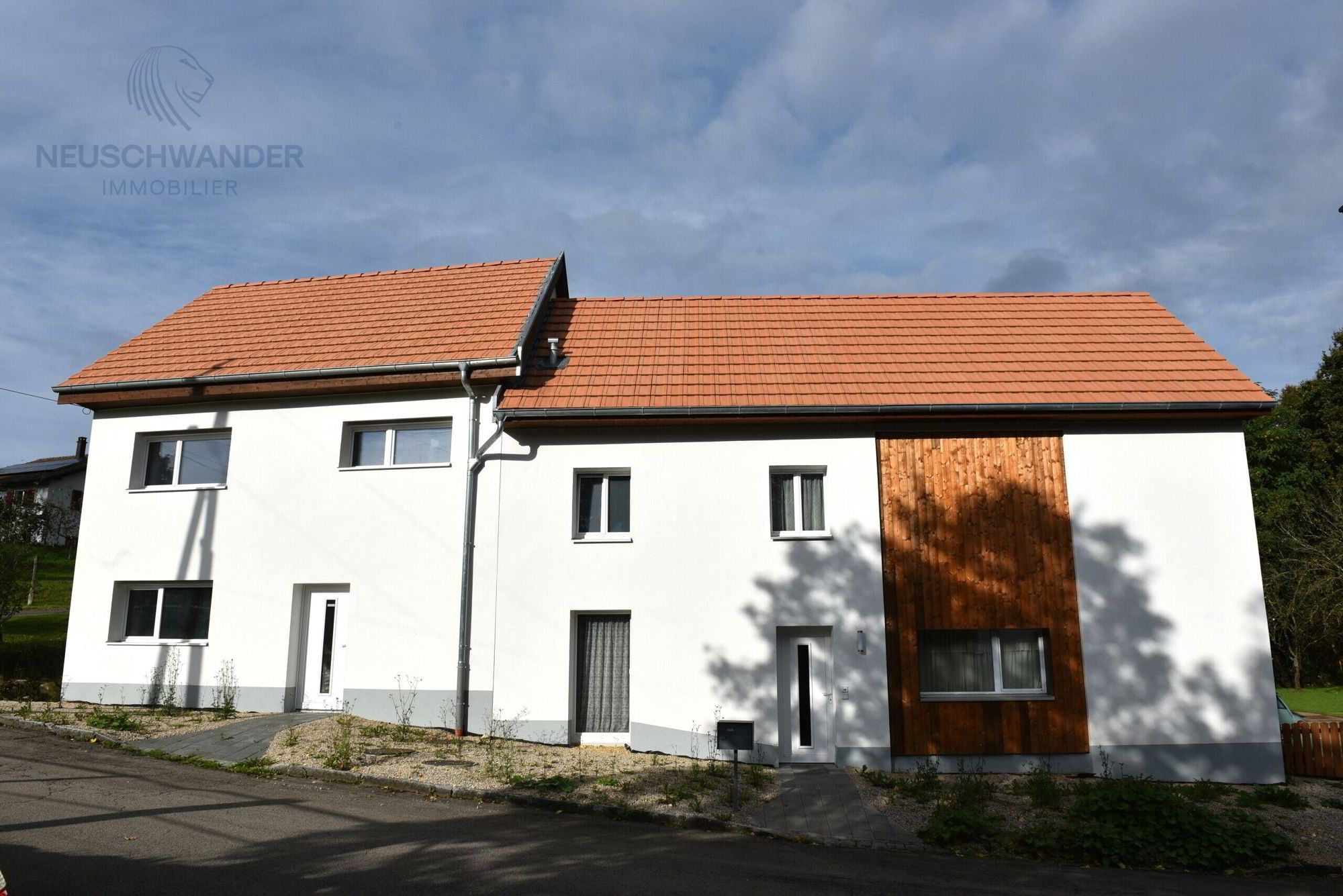 Two-family house in a quiet location close to nature