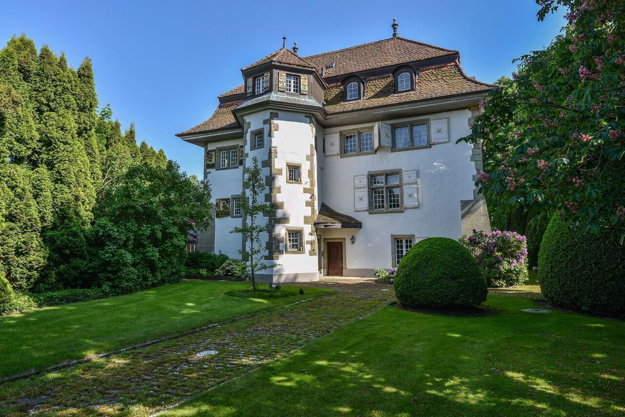 Superb 16th-century mansion Idyllic setting