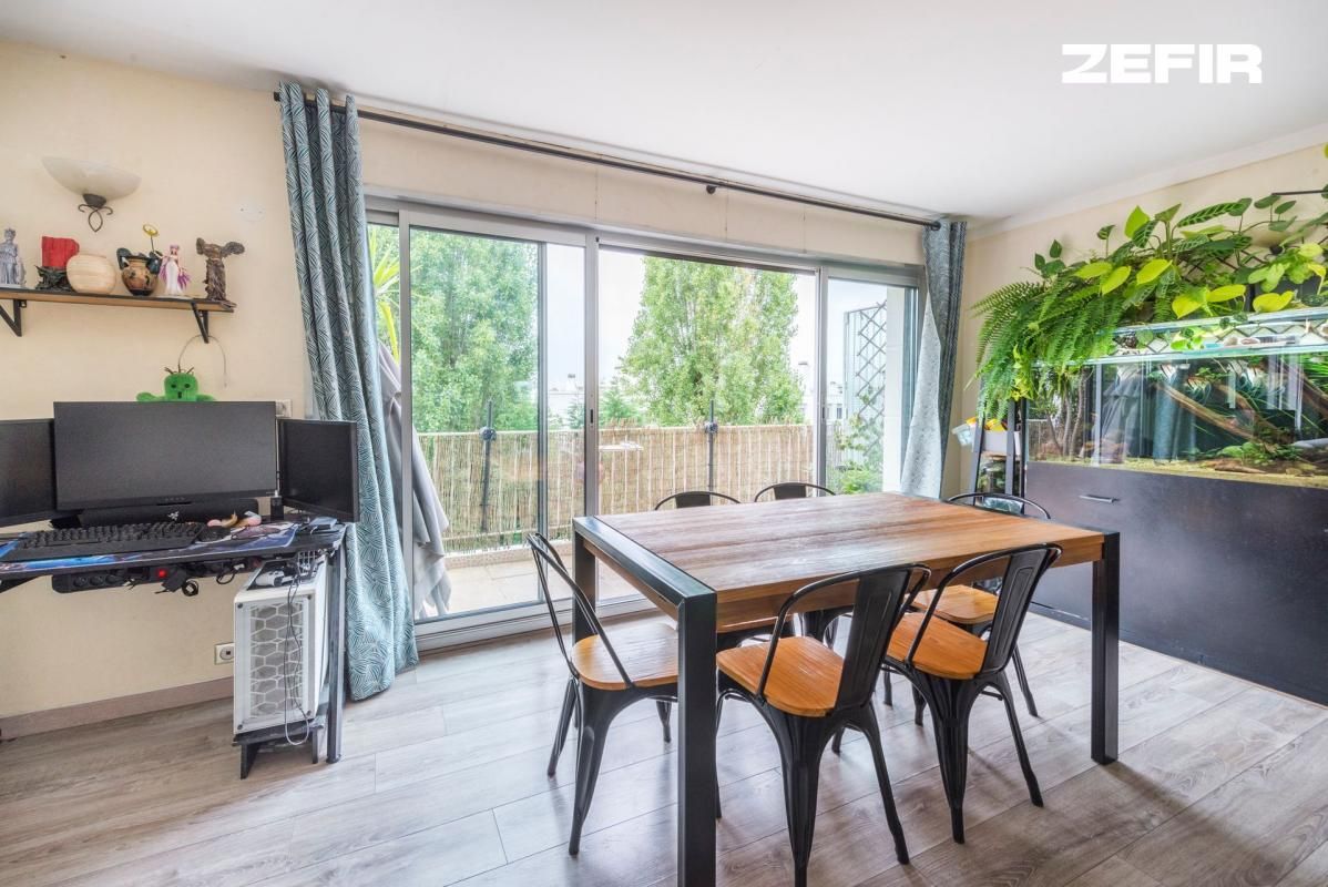 Appartement 3 pièces de 75 m2 avec parking extérieur, cave et balcon - Idéal pour familles