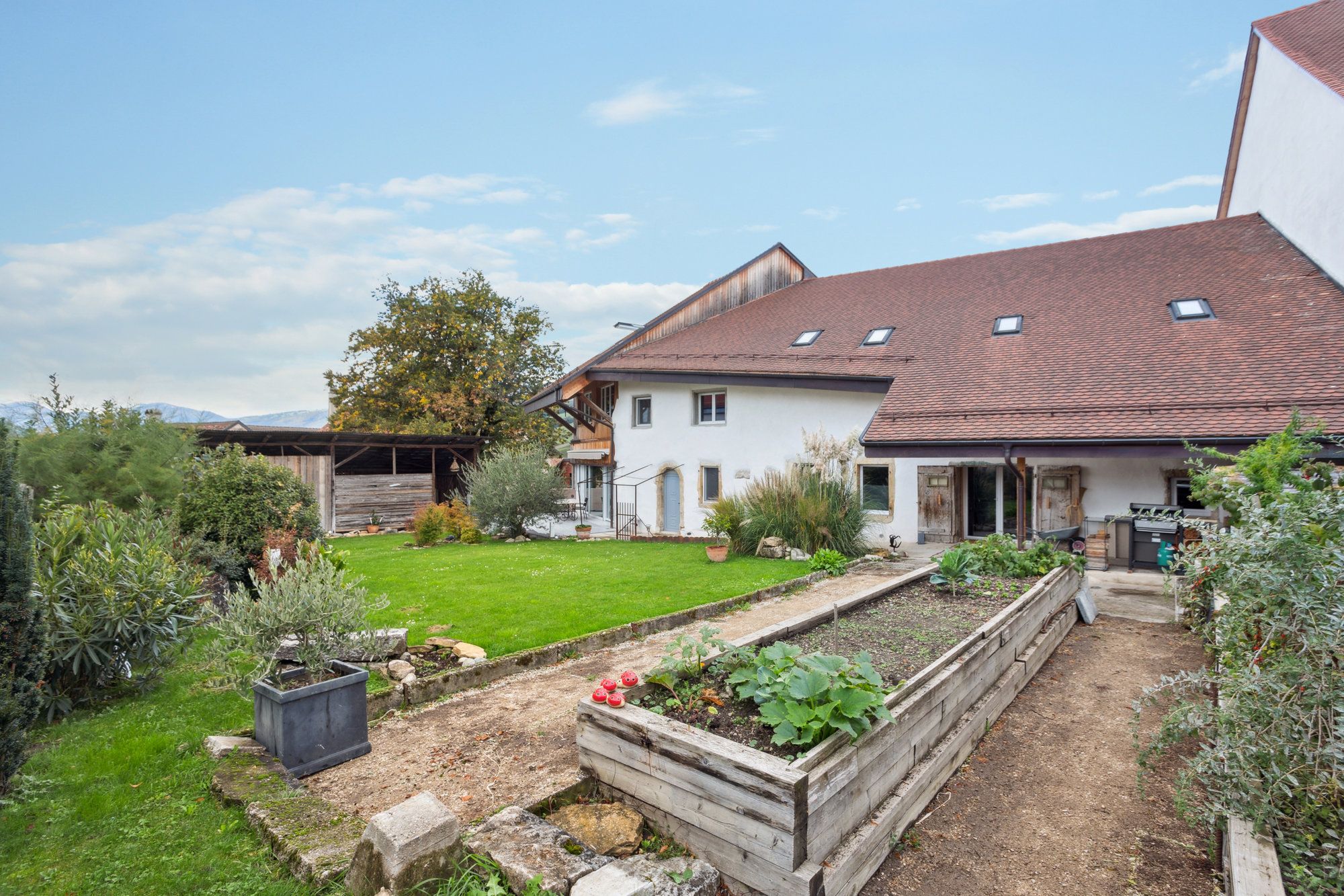 Grande maison mitoyenne dans splendide ferme rénovée !