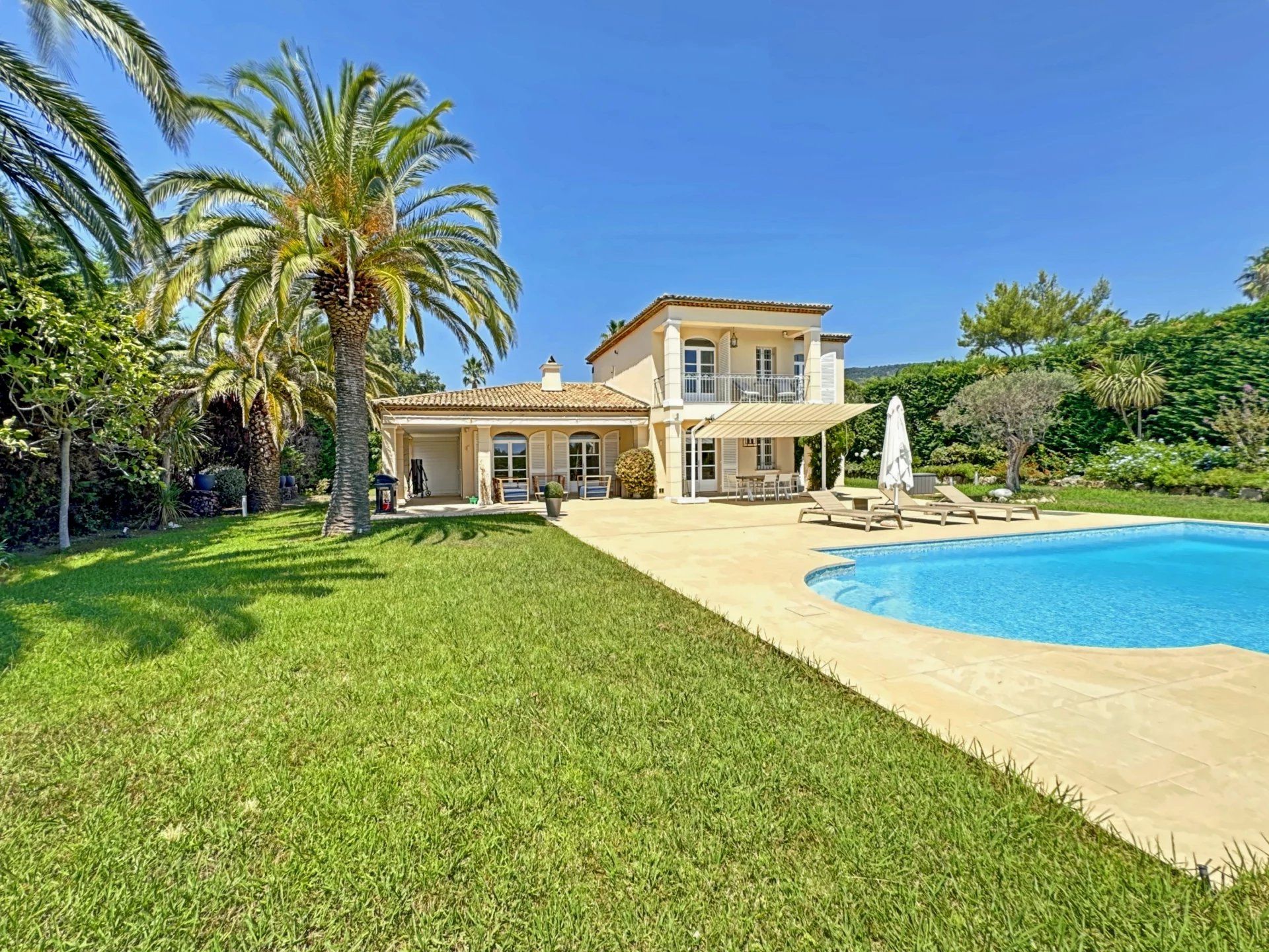 Magnifique villa rénovée, située dans un domaine sécurisé avec plage privée