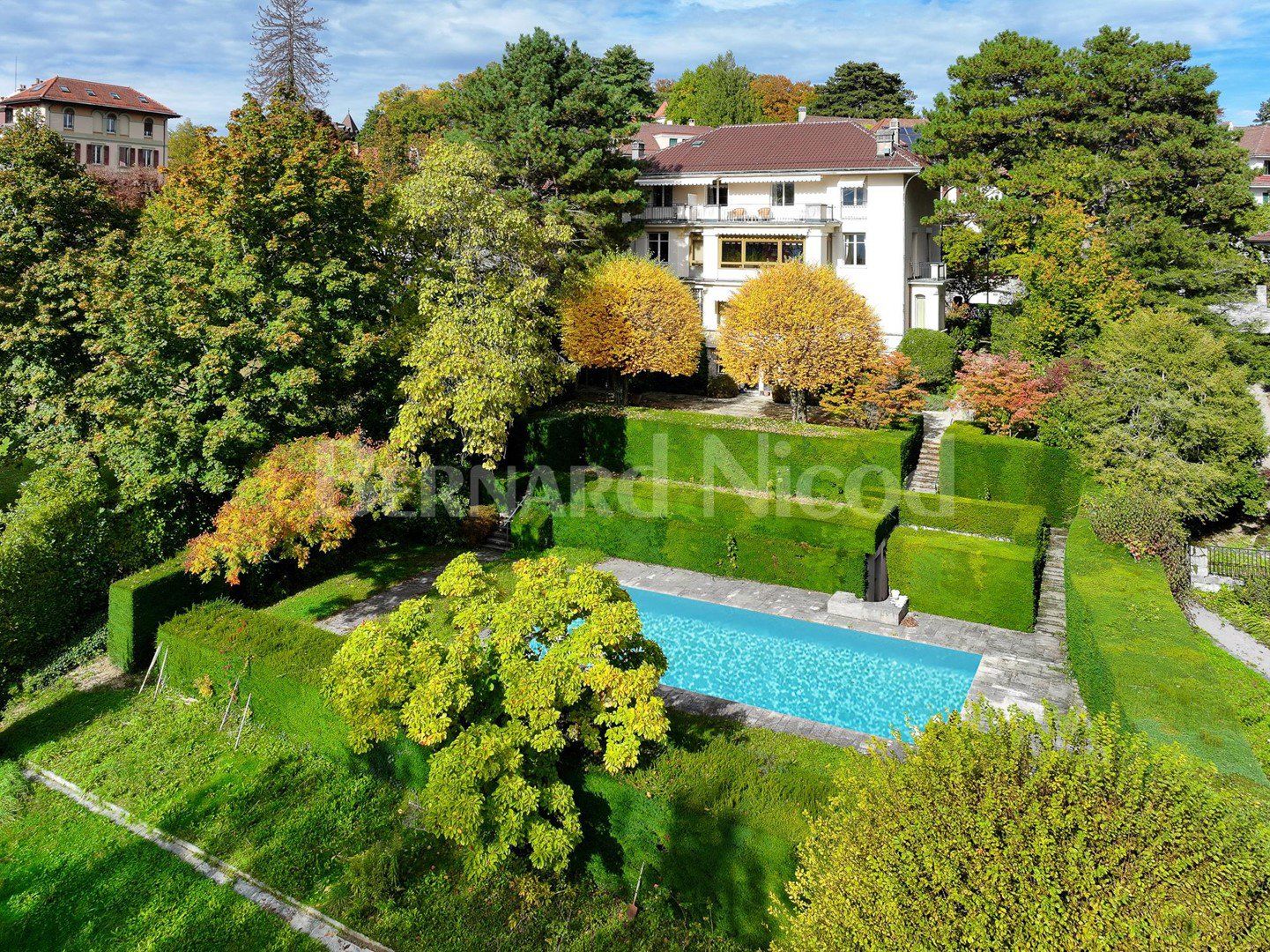 Exceptional property in the heart of a residential area