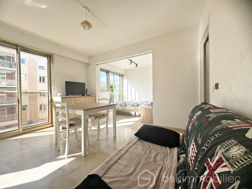 DPT VAR - HYERES CENTRE - T1 BIS de 28 m² - 2 ème ETAGE AVEC ASCENSEUR