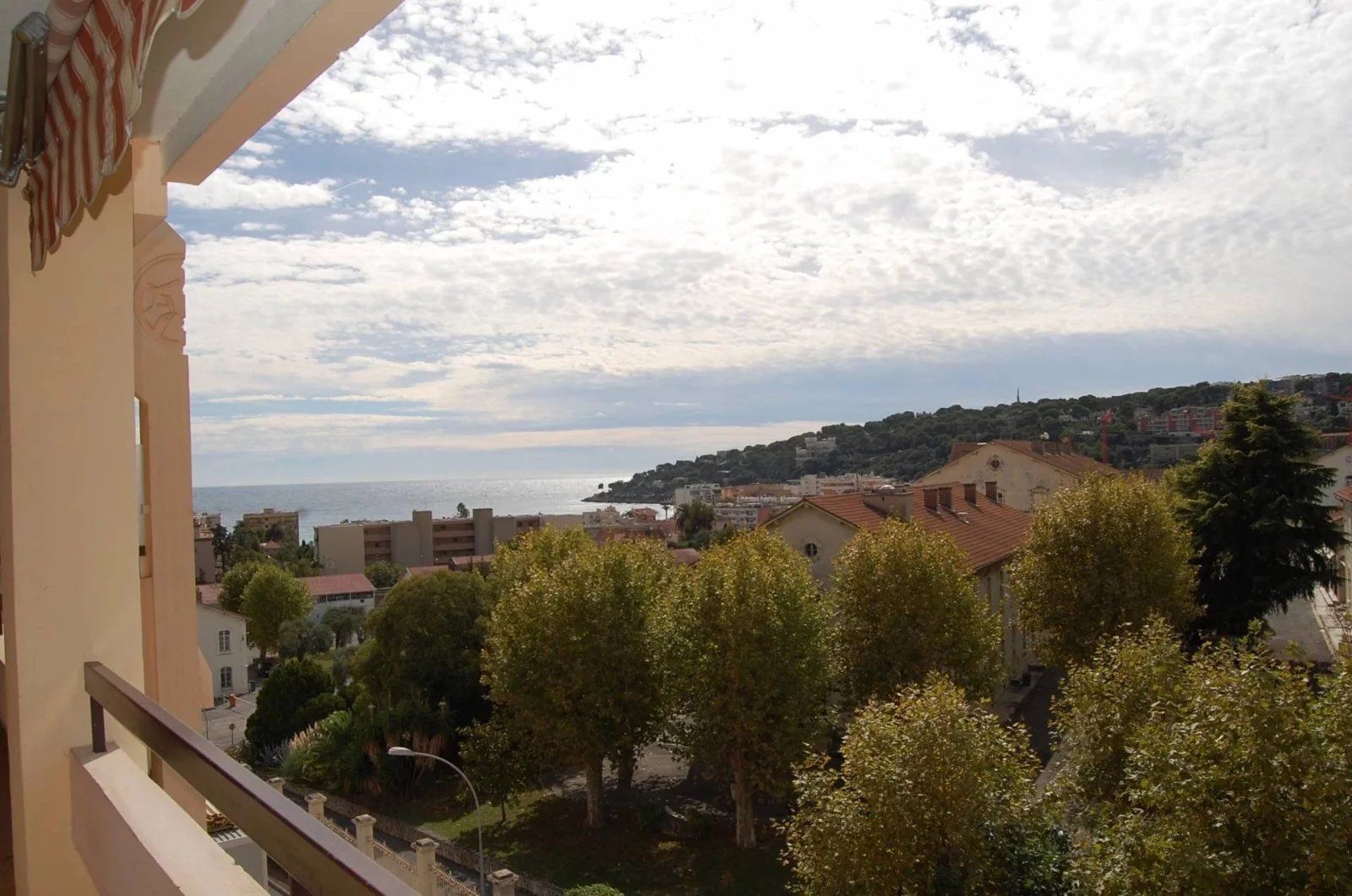 Immobilier Roquebrune Cap Martin- Grand 2 pièces de 51 m2 avec garage fermé et cave.