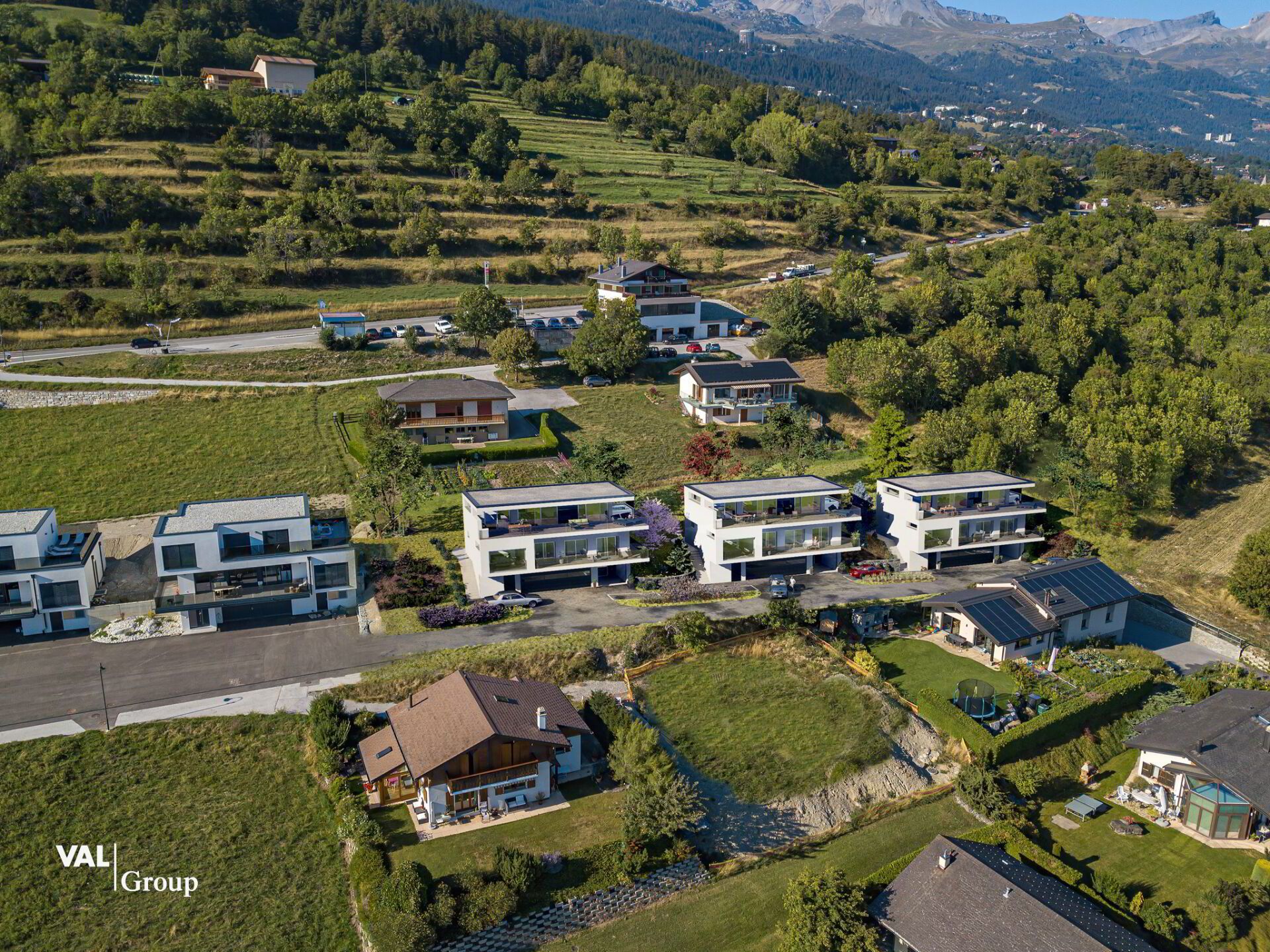 Villas à Couper le Souffle : Nature et Luxe à Chermingon