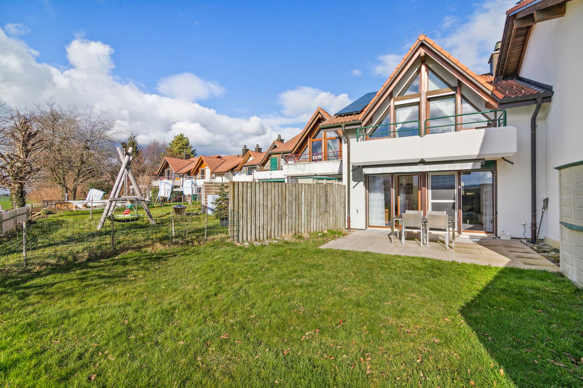 Villa contiguë avec jardin et belle vue en bordure de zone agricole