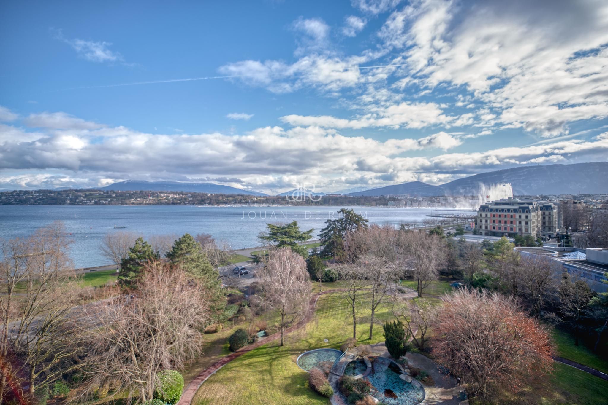 Somptueux appartement rénové avec vue imprenable sur le lac et les alpes