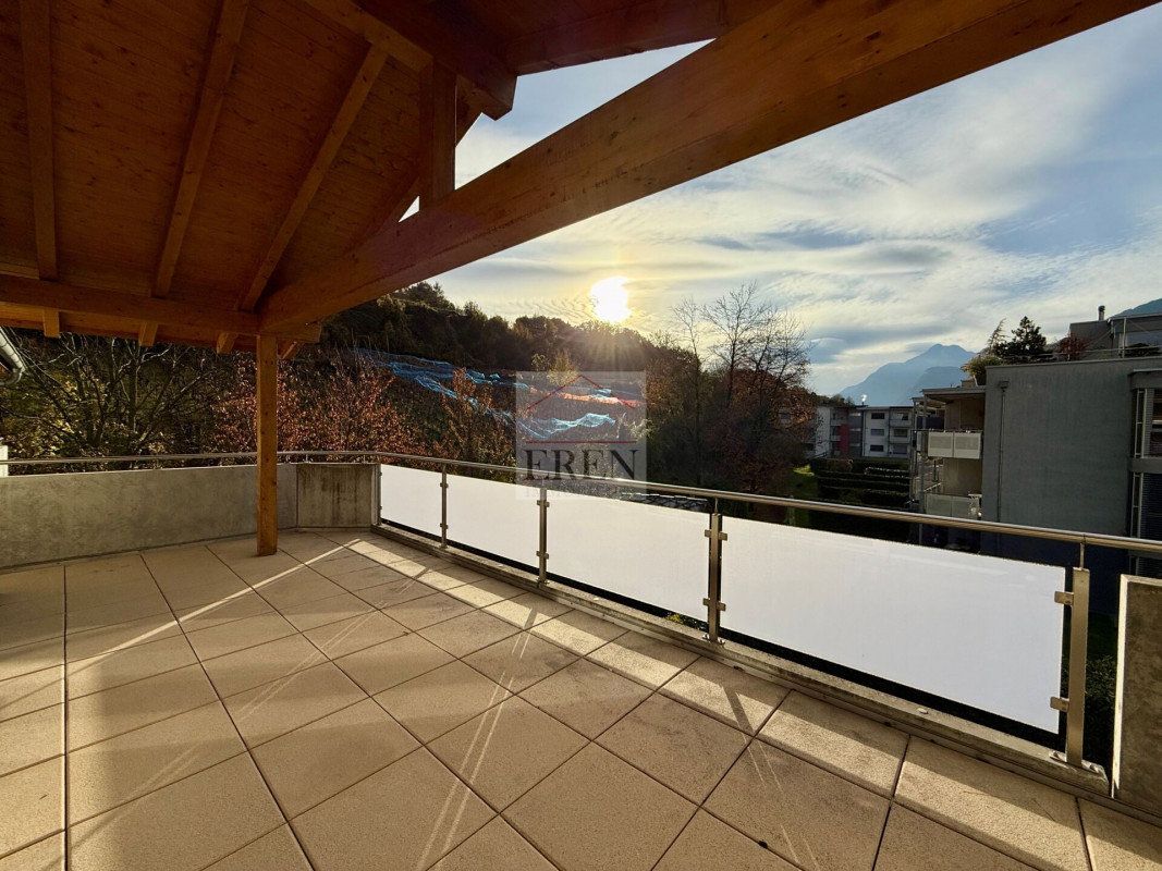 Spacieux et lumineux attique mansardé 4,5 pièces traversant avec terrasse et balcon à vendre à Pont-de-la-Morge (Sion)