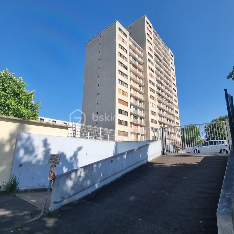 BELLE VUE DEGAGEE SUR: Tour EIFFEL, SACRE - CŒUR, ( Butte MONTMARTRE ), STADE de FRANCE,  jusqu'à la Tour MONTPARNASSE !