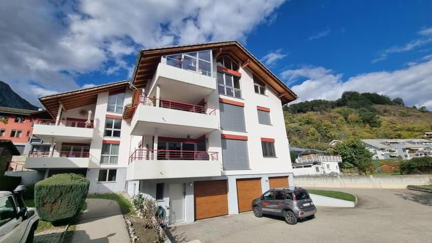 Modern roof apartment in Naters