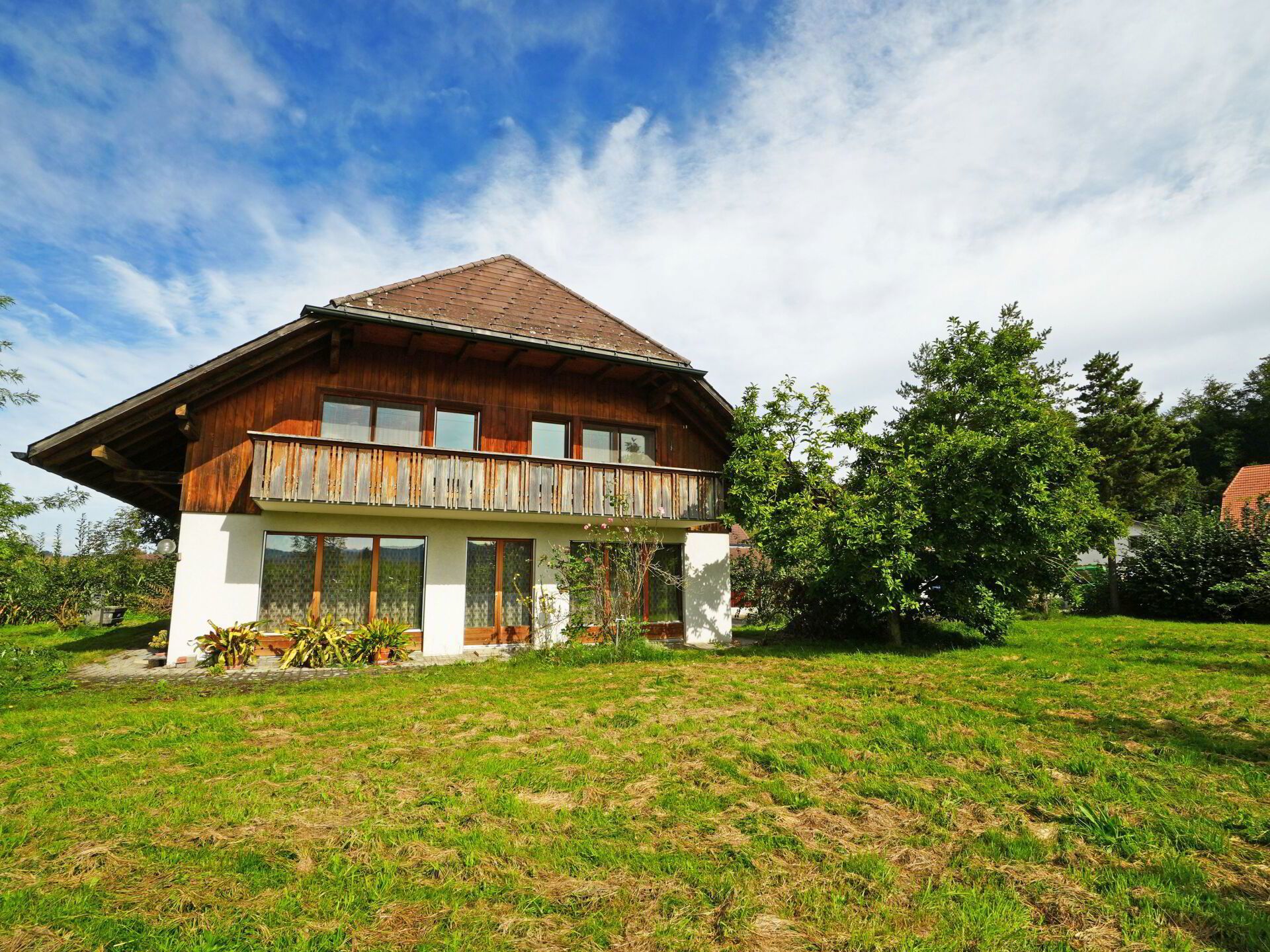 6.5-Zimmer-Einfamilienhaus mit Umbaupotenzial und grosszügigem Umschwung