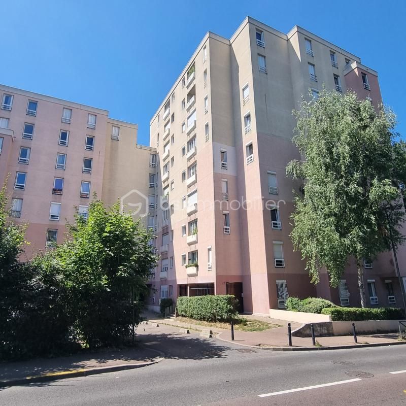 PROCHE DE LA GARE SEVRAN BEAUDOTTES RER B  LIGNE 16 METRO APPPARTEMENT 3 CHAMBRES + BOX FERME VOITURE EN SOUS SOL