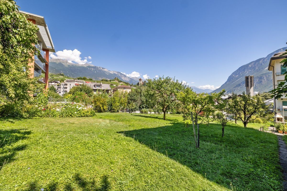 Grand immeuble résidentiel parfaitement placé au centre de tout - Centre Ville Sierre