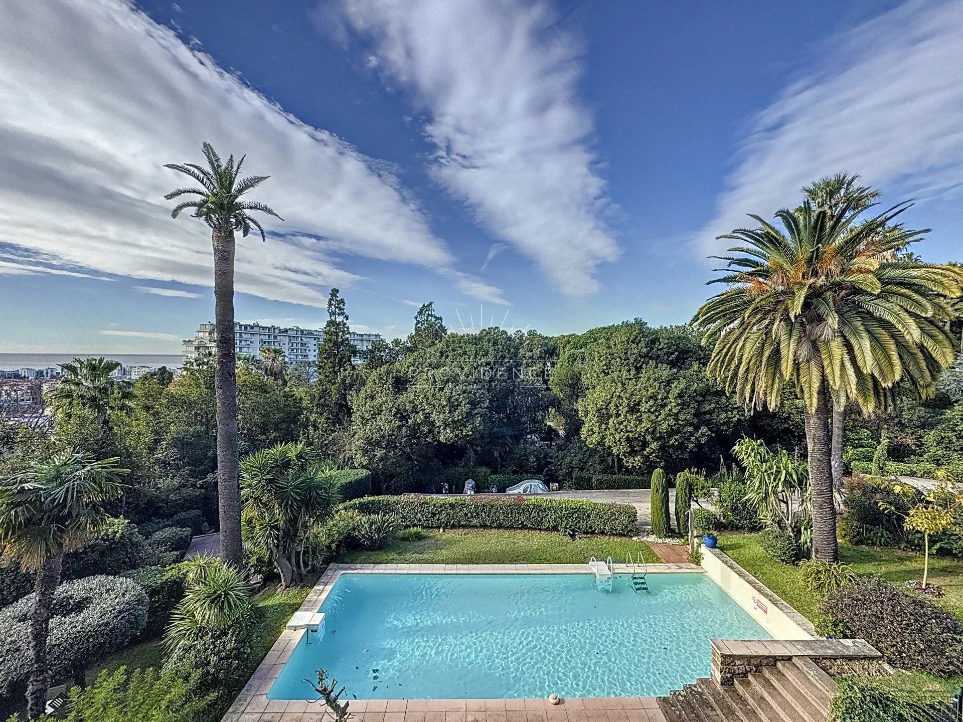 Cannes Californie - Appartement 3 pièces avec terrasse et vue mer