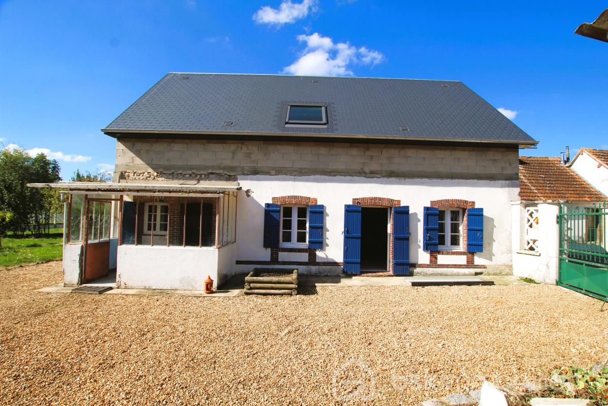 A 10 minutes de Chartres, maison de 108 m² un grand garage de 45 m², une dépendance de 23 m² sur terrain clos de 1240 m²