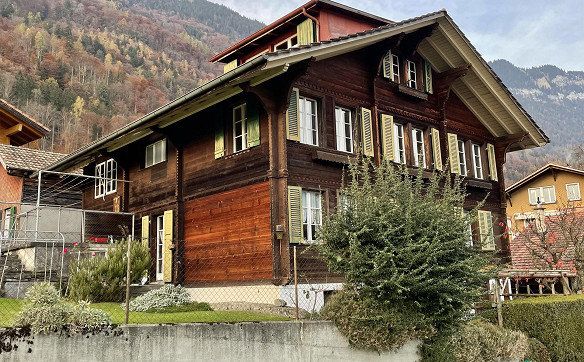 Mehrgenerationenhaus - Chalet in Goldswil bei Interlaken zu verkaufen