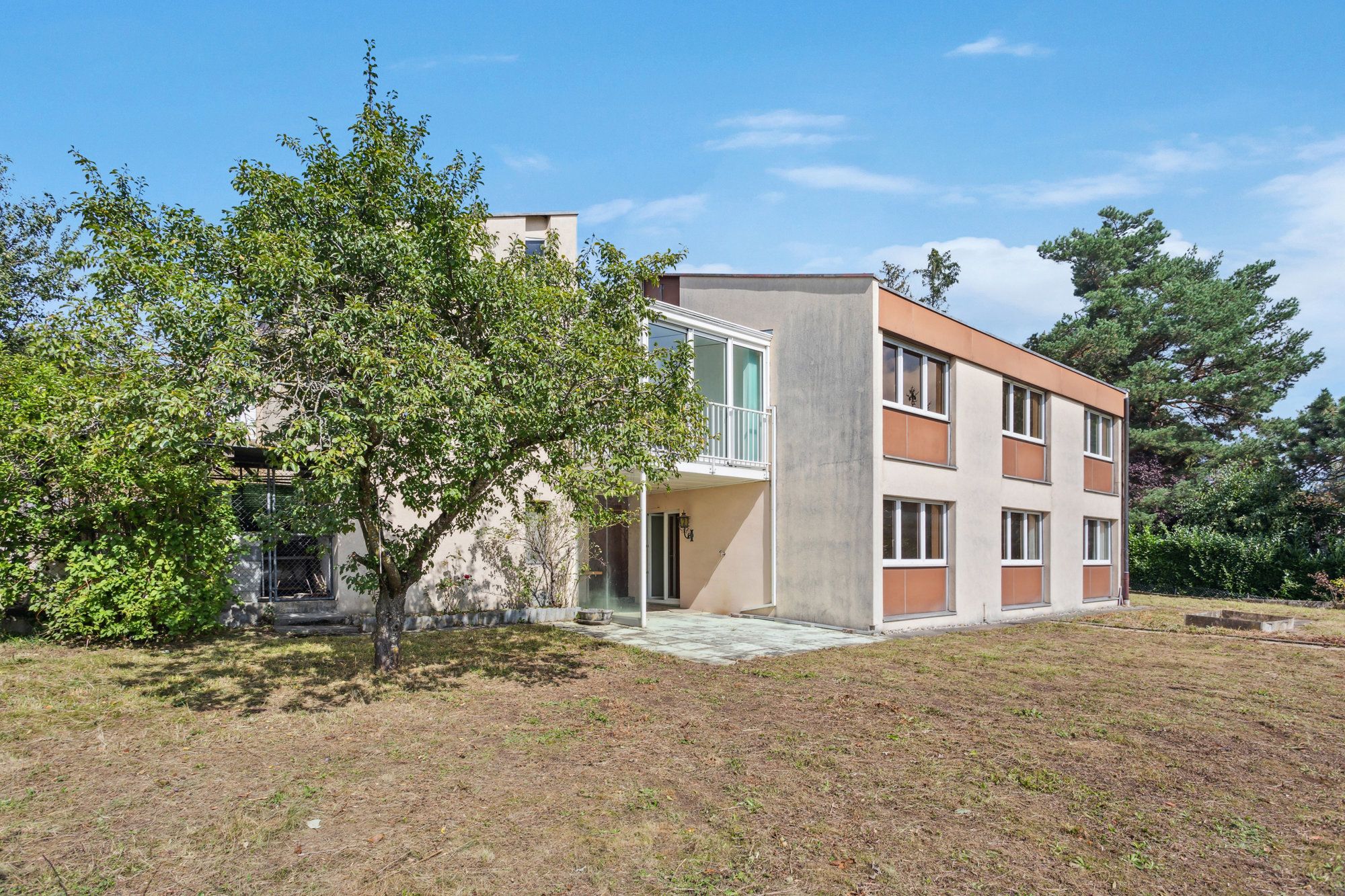 Grande maison individuelle avec vue dégagée sur les Préalpes