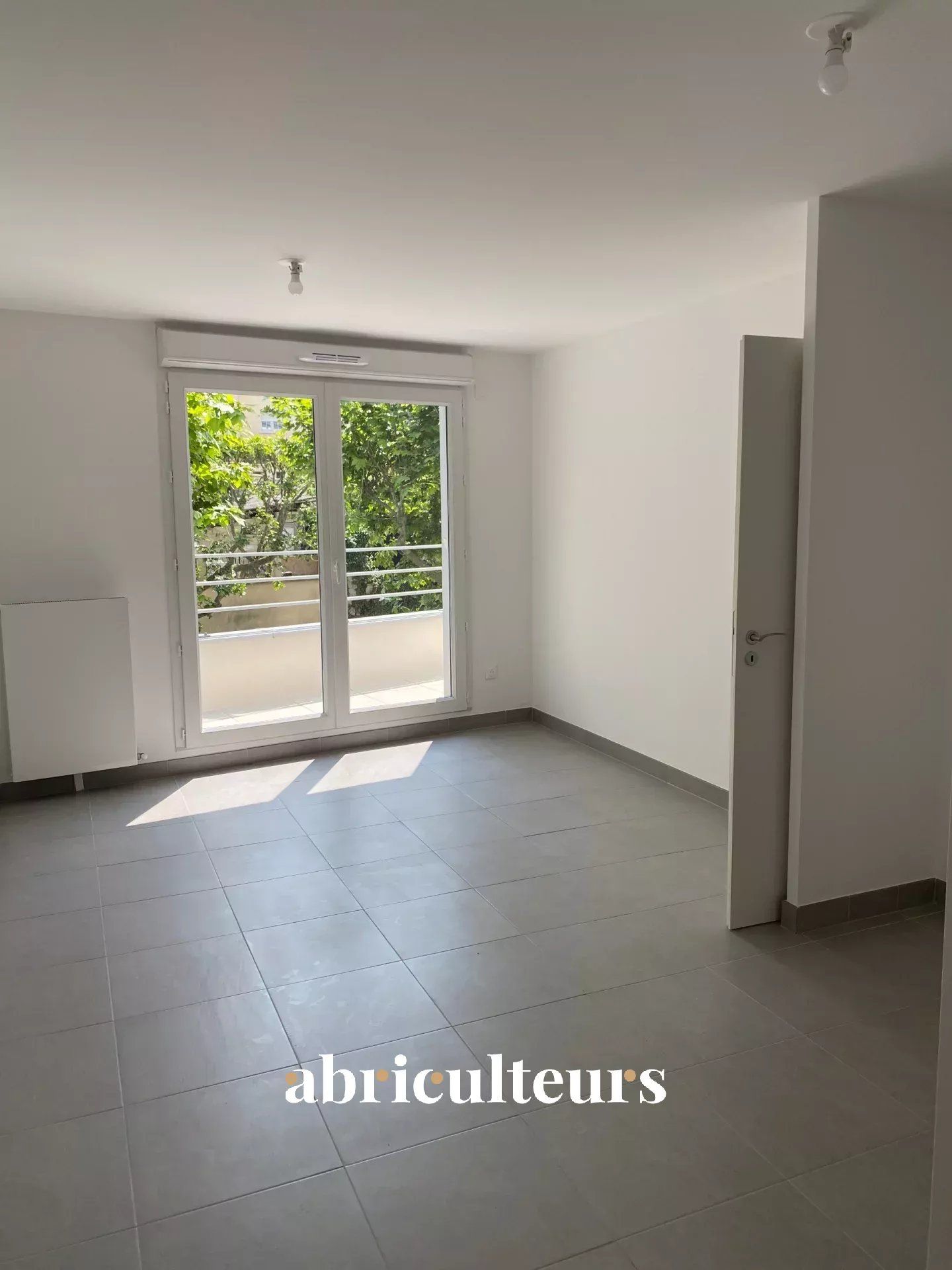 Appartement 2 pièces de 40 m2 avec terrasse en vente à Noisy-le-Sec - Idéal pour primo-accédants et investisseurs.