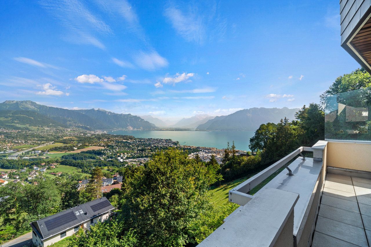 Detached villa with panoramic views