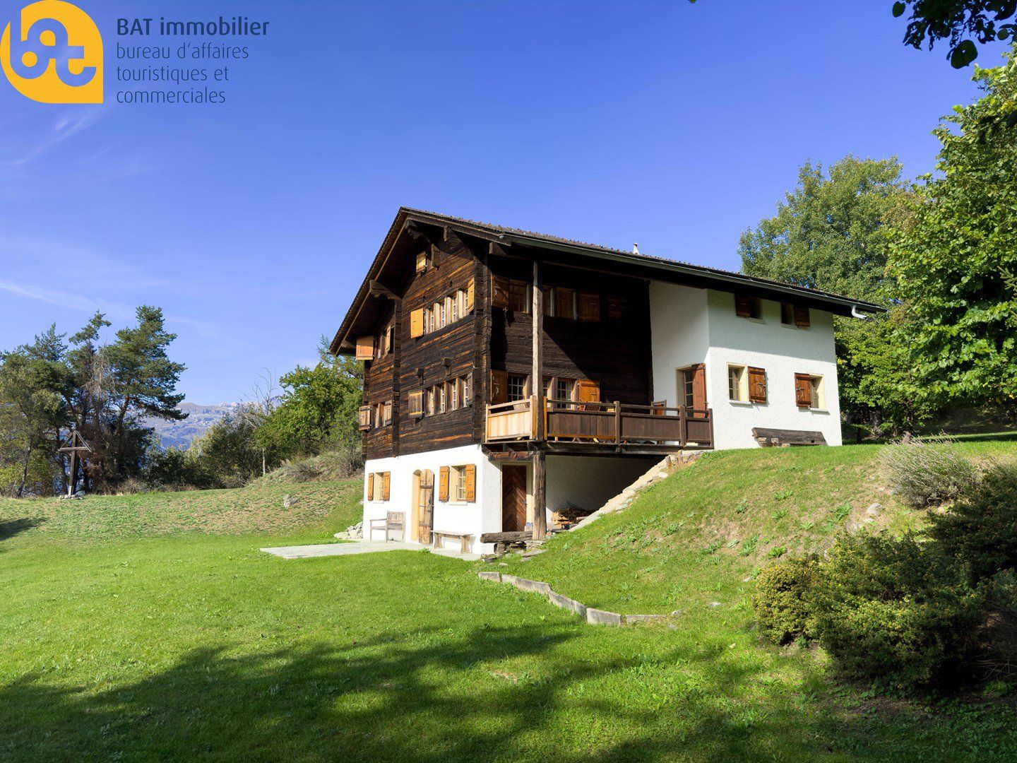 Log n°11, spacious chalet with garden and double garage box