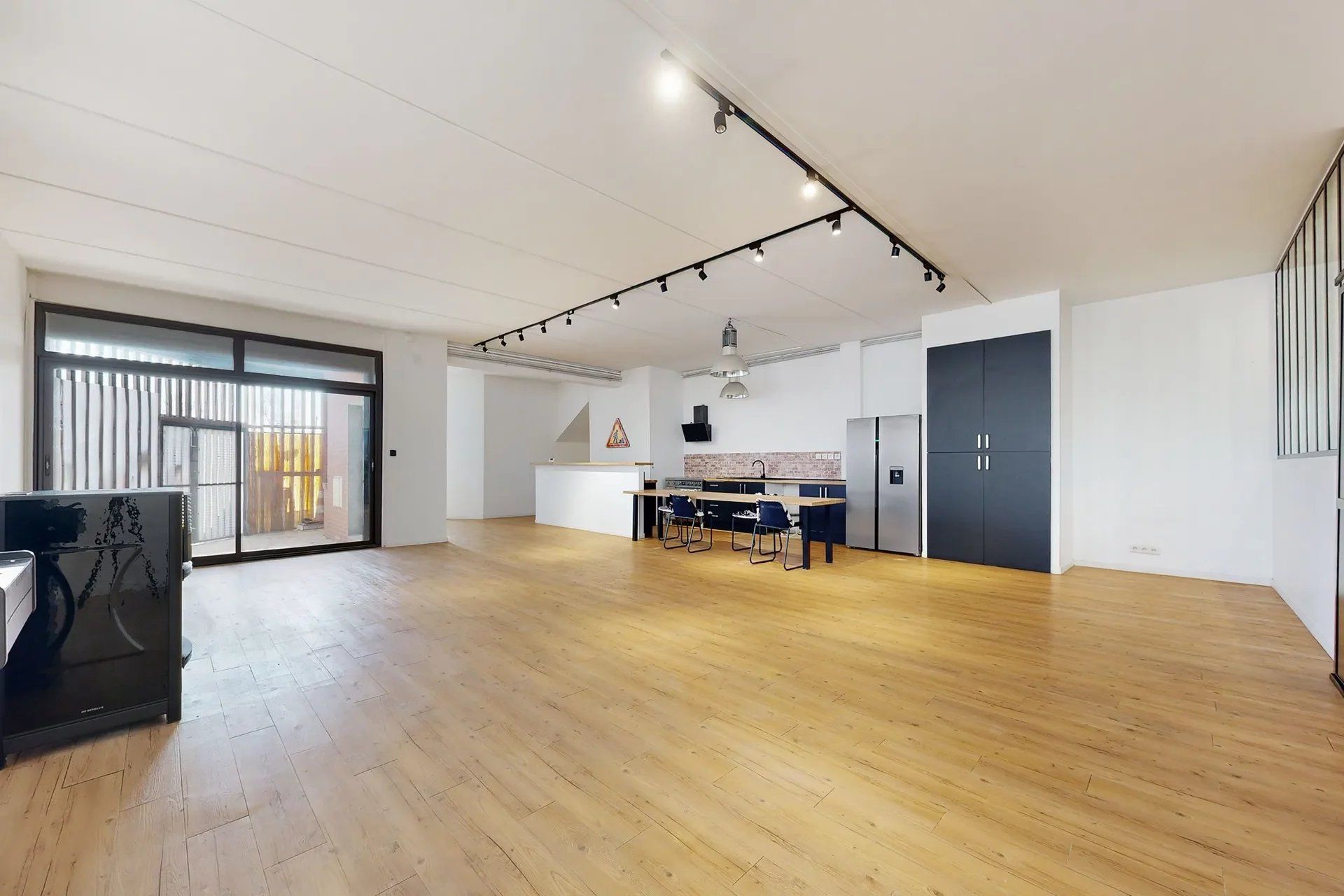 Loft (ancien atelier) en parfait état - 118m² - Romainville (93)