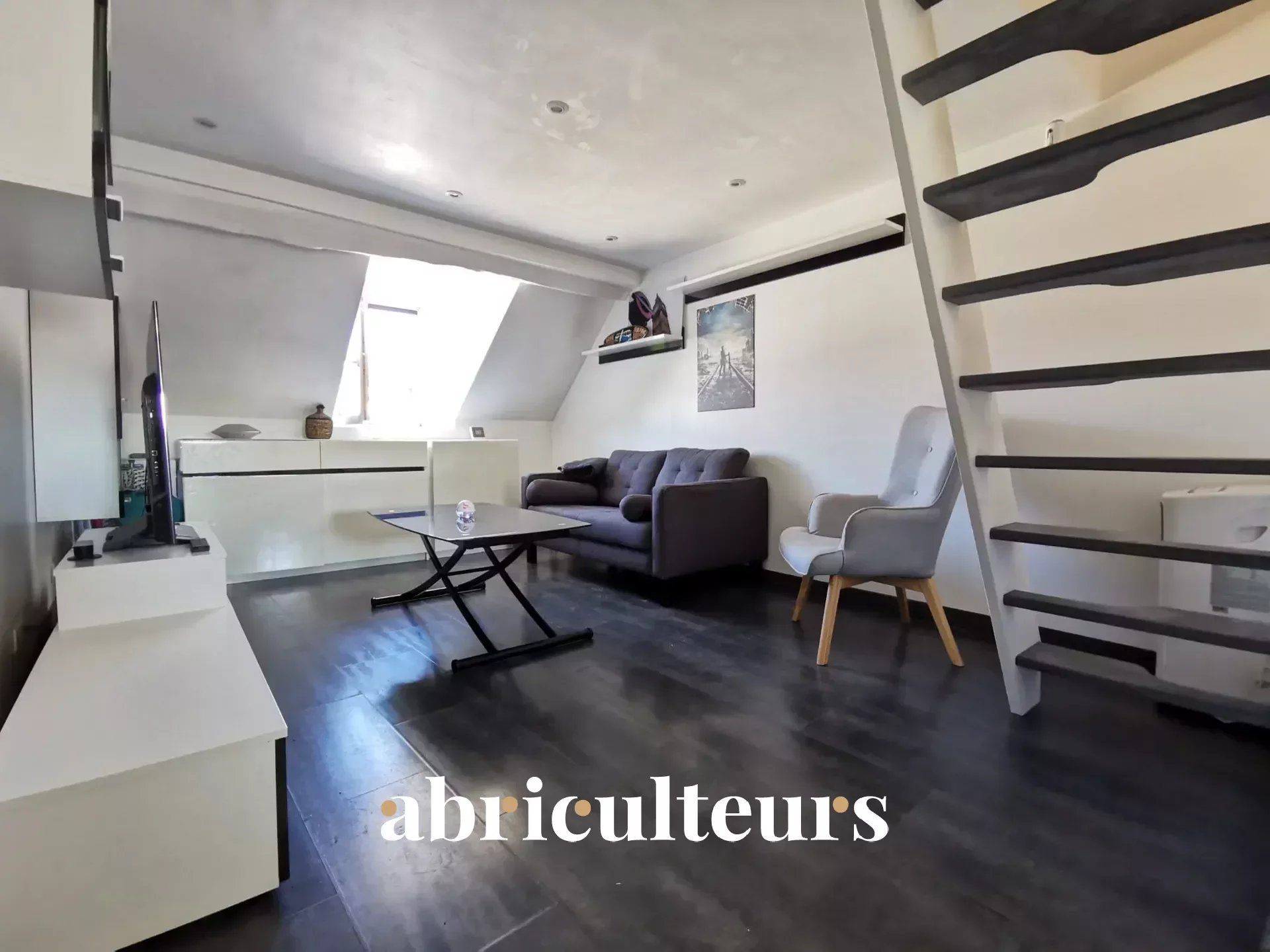 Appartement T1bis en parfait état - Vendu meublé - 19m² - Louvres