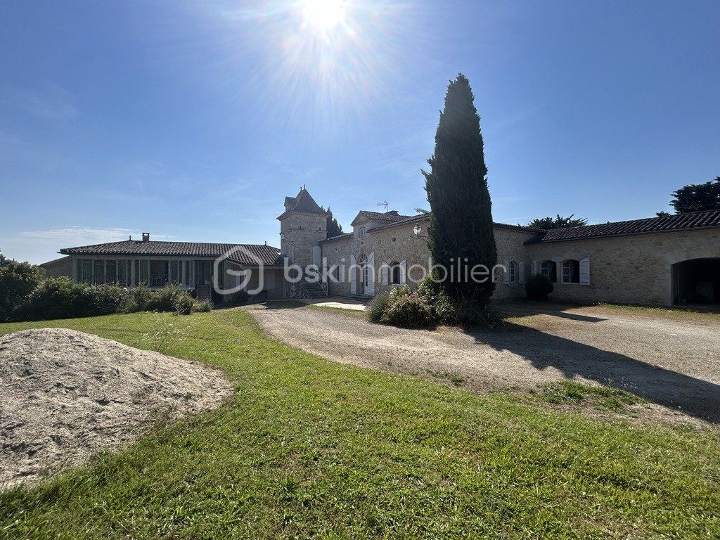 SUPERBE PROPRIETE EN PIERRES - PISCINE - TERRAIN - DEPENDANCE- CACHET