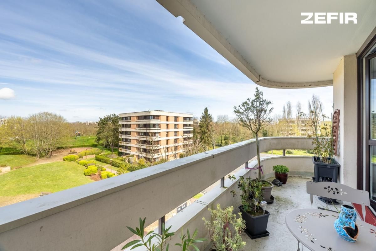 Appartement lumineux de 72m2 à Élancourt, avec balcon et parking