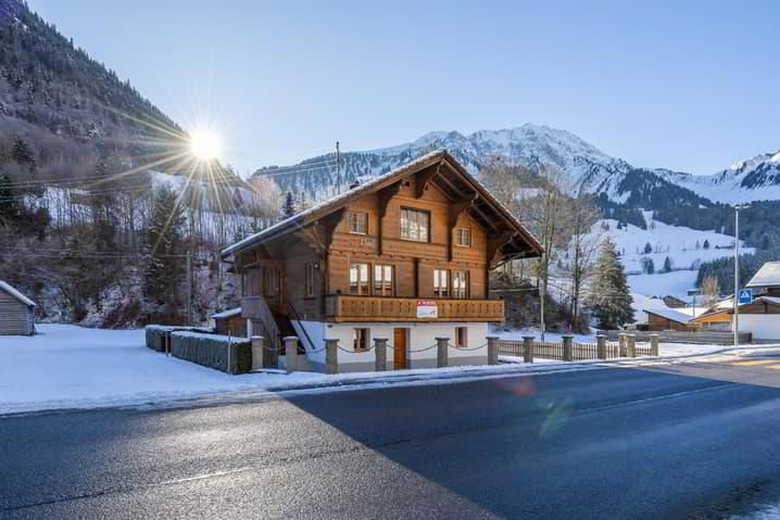 Authentic chalet in an alpine setting