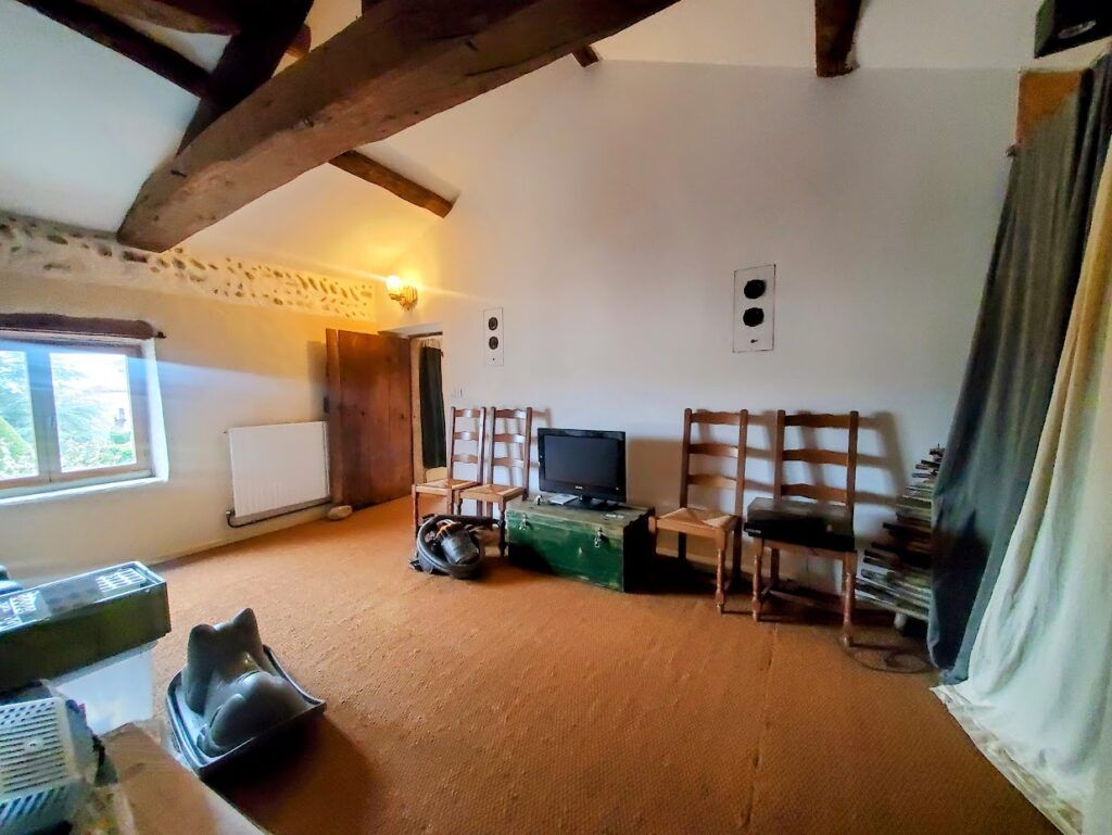 MAISON 219 m² et 500 m² de terrain à Saint Trivier-sur-Moignans 01990