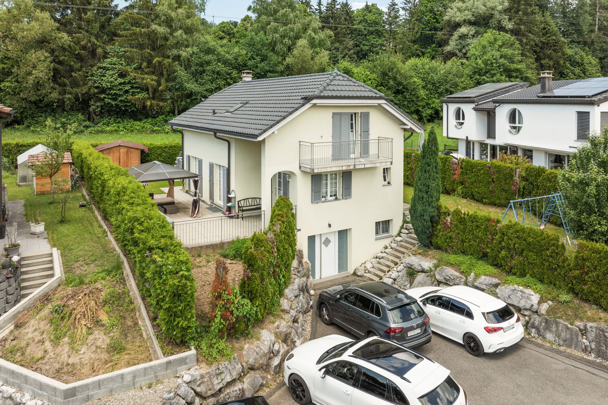 Belle maison individuelle avec studio dans un cadre verdoyant