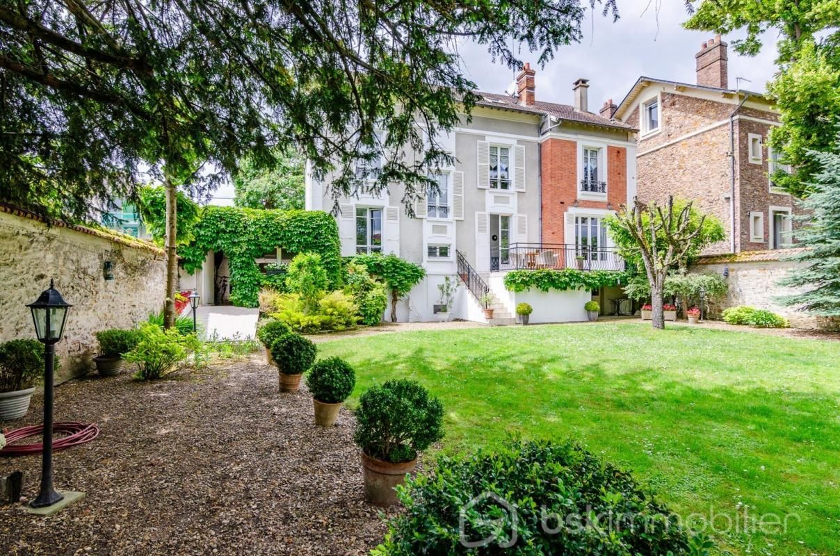 Splendide Maison Bourgeoise 204m2 exceptionnellement entretenue sur terrain de 650m2 !