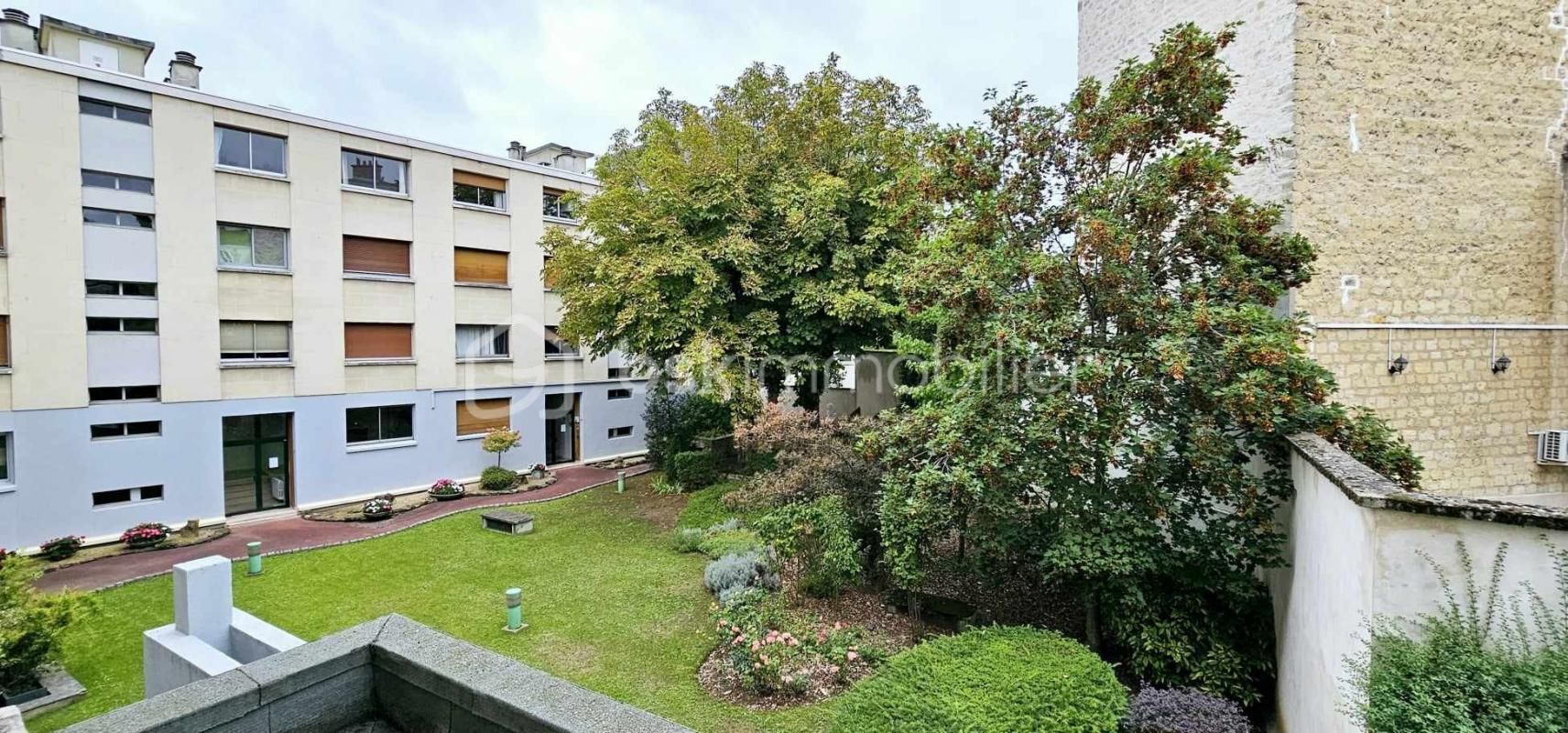 Le Vésinet centre-ville, à vendre, appartement de type 2 à rénover avec balcon, une chambre et une cave