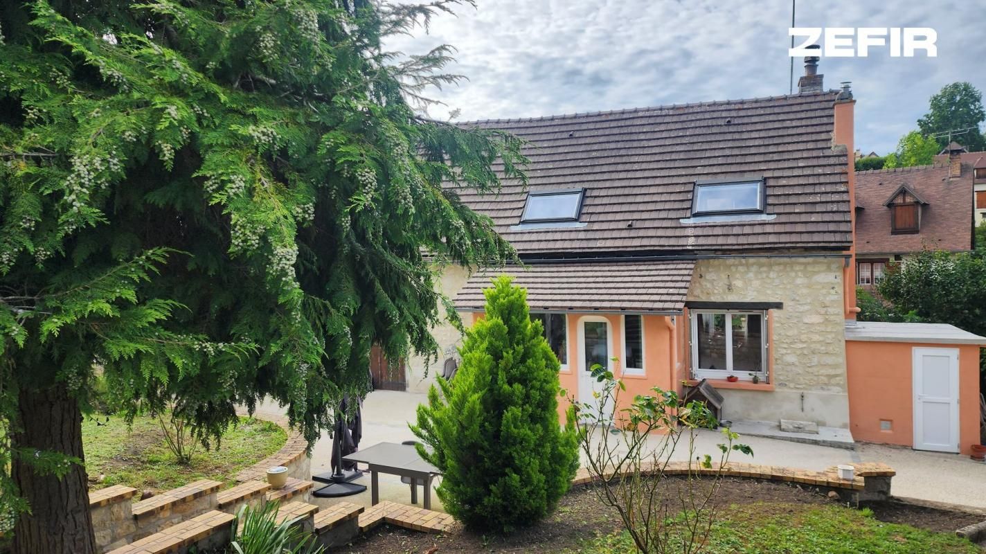 Maison lumineuse avec 4 chambres de 156m2 à Saint-Marcel