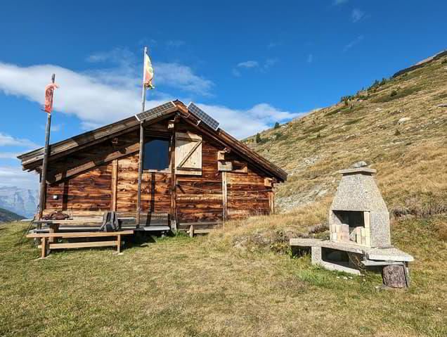 Traumhafte Alphütte at 2'350 m ü. M. und Forellenteich