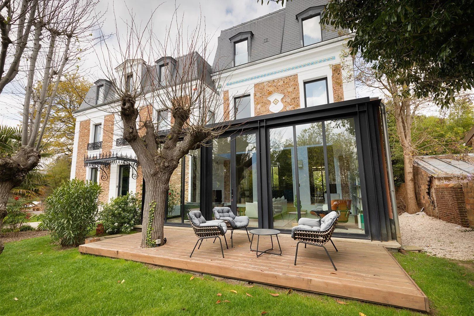 Maison de maître avec piscine intérieure et sauna à vendre