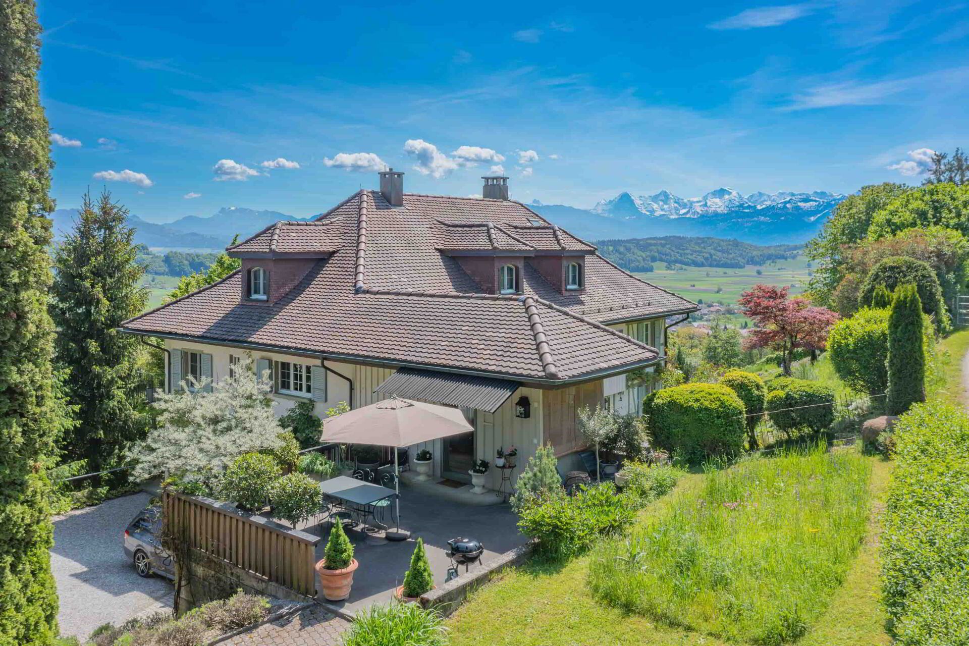 GROSSEN IMMOBILIEN - Wunderschönes Berner Landhaus mit Einliegerwohnung